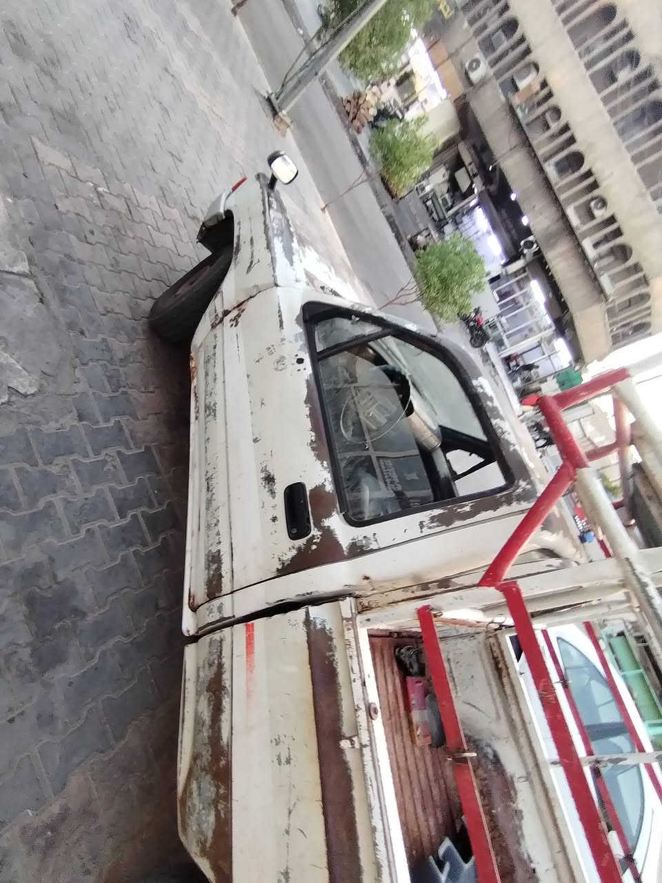 السلام عليكم اخوتي تويوتا بيكم رقم دولي بعدني ممستلمه سنويه جديده محرك ونجي ٤ سلندر تحويره تخبل كير عادي بس تحويره ب١٤ ورقه سياره كامله للشغل يرادله ترتيب وصبغ رايده ب٣٣ وبيه مجال شراي خابر ***********
