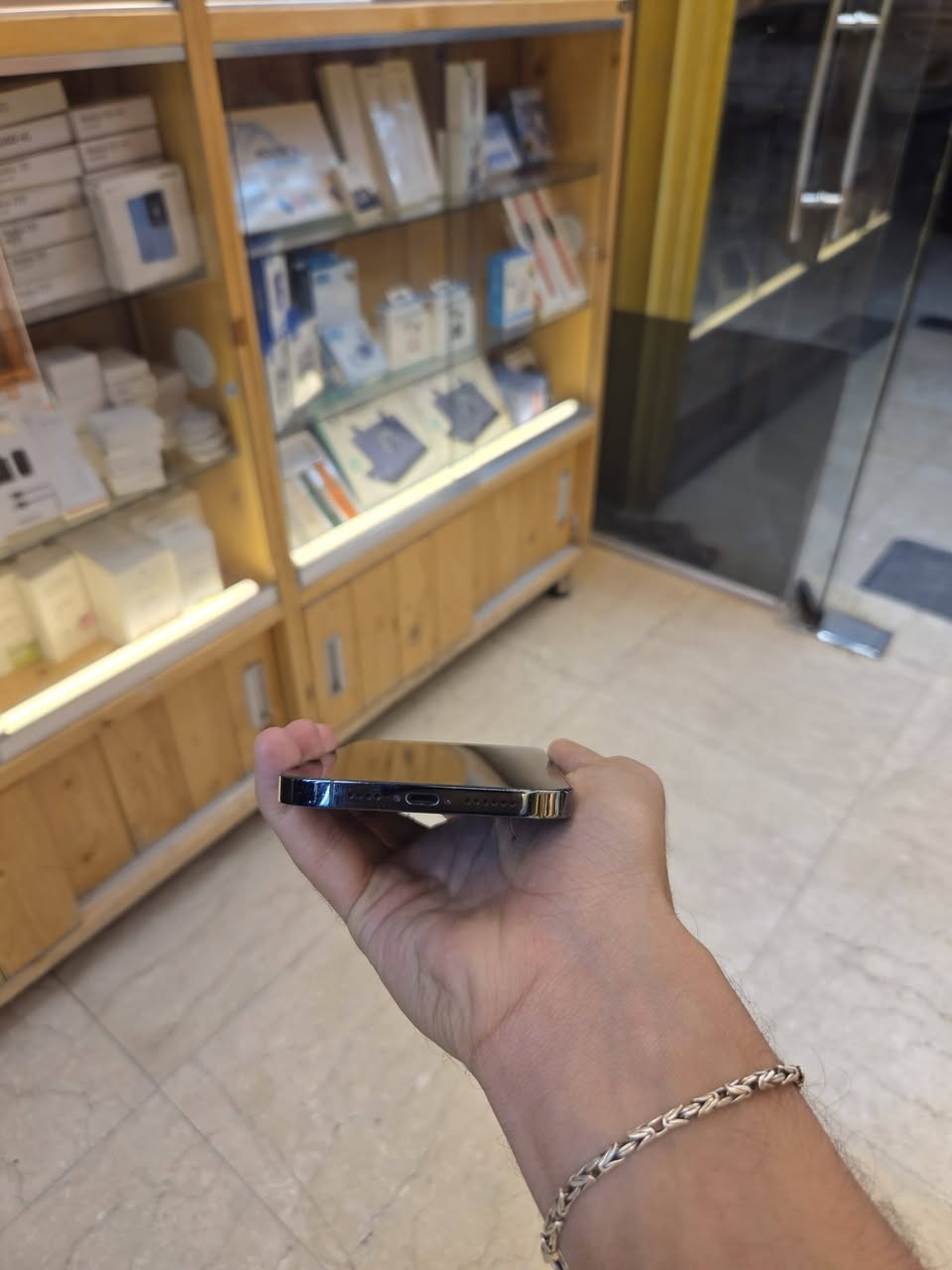 12promax
256
بطاريه 77
الجهاز بلادي عربي ما مفتوح 
بدون ملحقات 
السعر 450 الف 
بغداد
***********
