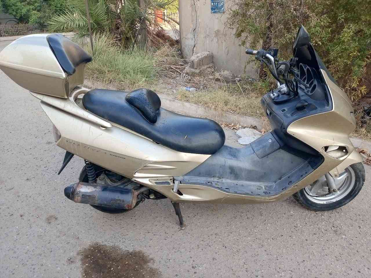 فورزة 06 لو ذهبي شغالة مكينة لاصرف ولاتبخير جنطة ابلادية باتري جديد بية نواقص بسيطة لايت امامي هورن كيلو متر كيج بانزين الكلج الخلفي صوت خفيف بس شغال مكاني بغداد زعفرانية السعر 350 مستعجل على للبيع او مراوس الاتصال ***********
