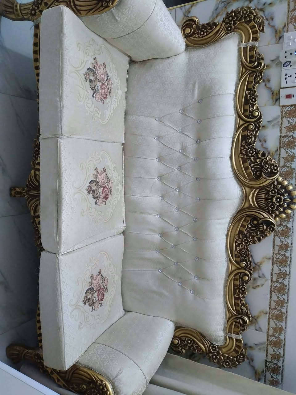 نضيف جدا • ويا طبلات • كنب