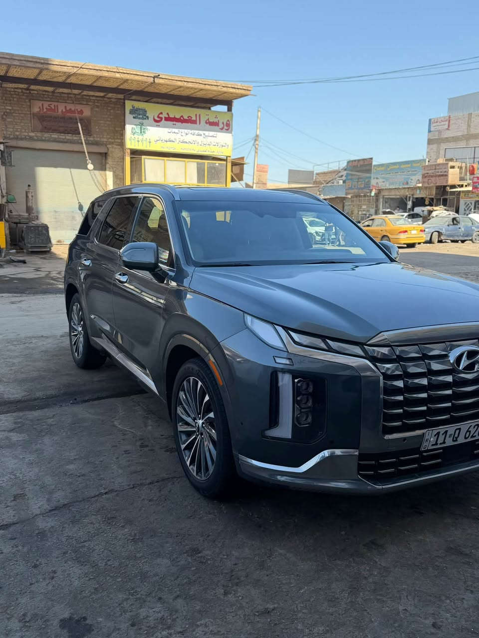 للبيع هيونداي بلسايد PALISADE 2024 VIP فول 1/1
سعرهه قبل كلشي 278 وبيهه مجال قليل 

الداخل: ابيض VIP
الموديل: 2024
الفئة: VIP Calligraphy اعلى فئة
بيها قطعة وحدة فقط بنيد
صور الحادث موجوده بالمنشور 
تصليح بسيط باب الجنطه اصبعين بارد ممبين 
باب خلف العبري كارت بسيط كلش ولا مبين نهائي 
مكينه نضافتهه 100/100
ايرباك ستيرن فقط - بدون دشبول
بدون شاصي وبدون لغد
المواصفات:
بانوراما - 
7 راكب كراسي طيارة 
VIP منفصلة
تبريد 3 قطع - تدفئة وتبريد كراسي امامي وخلفي
شاشة كبيرة 12.3 - كاميرات 360 درجة
رادار - نقطة عمياء - تحديد مسار - قيادة ذاتية
شاحن وايرلس - هيد اب دسبلي - صندوق كهرباء شفط
بصمة تشغيل + دخول ذكي + تشغيل عن بعد
كشنات كهرباء ميموري
السيارة بأسمي - تحويل ثاني يوم
سنوية وهزة جديدة ما ساقطة - 
رقمها بغداد  
مكان السيارة: النجف

سياره جاهزه عالاخر 

للاستفسار ***********

نص مكتوب في الصور:
- 70 4G 12:16 5 / 17 1:1 BIDCARS bid.cars
