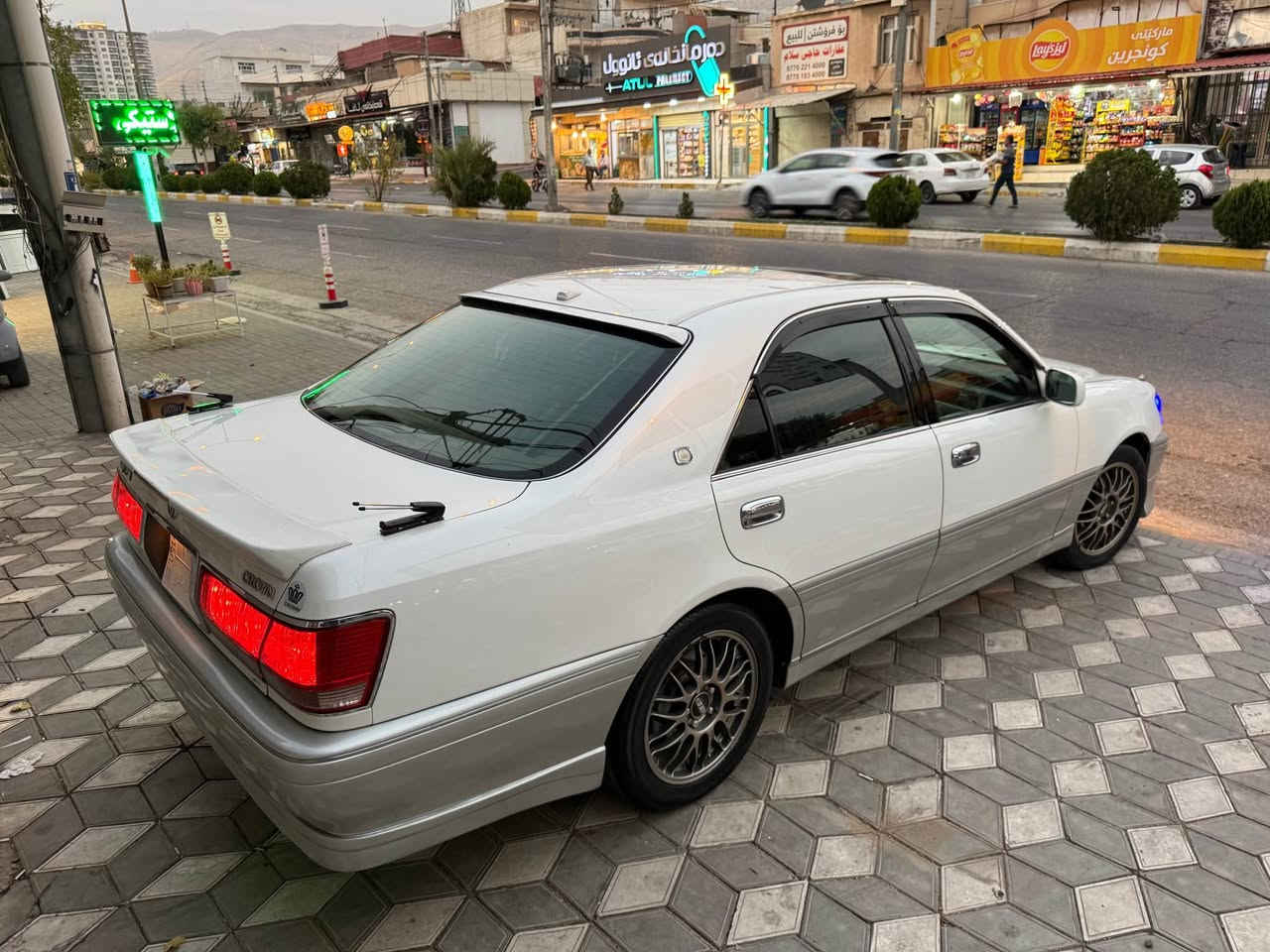 مەلیکە 2002 ئیستراد خاس - ساخ ساخ -
مکینە بچوک 171 - 2دووگمە - 4کوشن کارەبا -
پەردە - سەلاجە - مەرکەزی - مجموعە سوکان 
لێکسز - پێش و دوا کریستاڵ - کامل سپۆرت -
ویلی سپۆرت - کامل مسەرەف کراوە -
سەیارەکە هەموو گیاننی ئەڵیی شوشەیە -سەقف چالی نیە
کۆد و بارکۆد کراوە - 2پەڵە بچوک بۆیاخی هەیە -
دەعم و لێدراوی کەڤەر و شانسی هەمووی بەشەرت
گێر و مەکینە تەبرید سارد گەرم هەموو بەشەرتە -
سەیارەکە لە سلێمانیە 
سعری ٦٠ گەڵاو مەجالێکی برایانە

***********☎️ السليمانية, العراق
