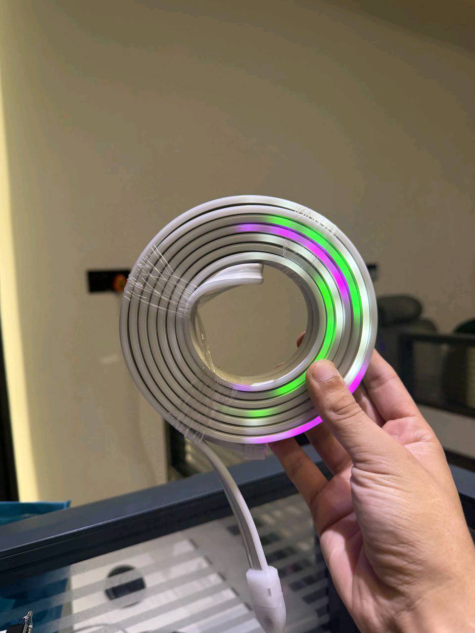 شريط LED Neon Flex
السعر 17 الف توصيل مجاني 
للتواصل واتساب فقط مراسلة ( @amoory9 )
للتواصل انستا أو تيك توك أو فيسبوك اسم صفحة ( كاستر ستور )