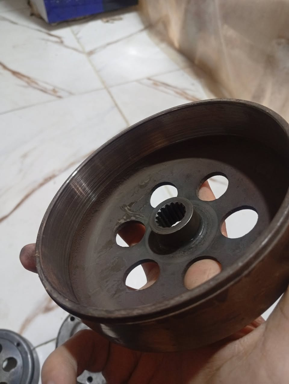 السلام عليكم شباب اغراض للبيع 
كلج خلفي سكنس فحل بلادي ++طاسه 

قبق داخل رصاصي بلادي بي ختم 

مرايات 

سعرهن مناسب 

مكاني بصرة جمعيات اسكان المونى 

هـ/***********
