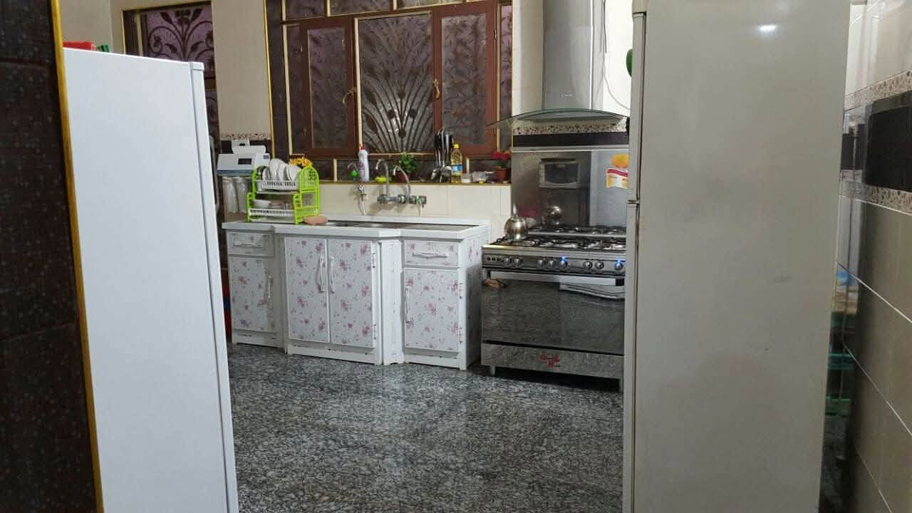 بيت لبيع مساحت البيت ٢٠٠ متر سند ٢٥  ابو خستاوي شارع حي صناعي
غرفت نوم ٤*٦ العدد ٢ 

كلدور ٤*٨ 

استقبل ٤*٦

مطبخ ٤*٦

درج دور

بيتونه ٤*٤ 

مناور العدد ٢ طارمه خير من الله حمام داخلي 

حمامات خارجيه  البيت بناء جديد
ستفسار تصال عله رقم ***********

