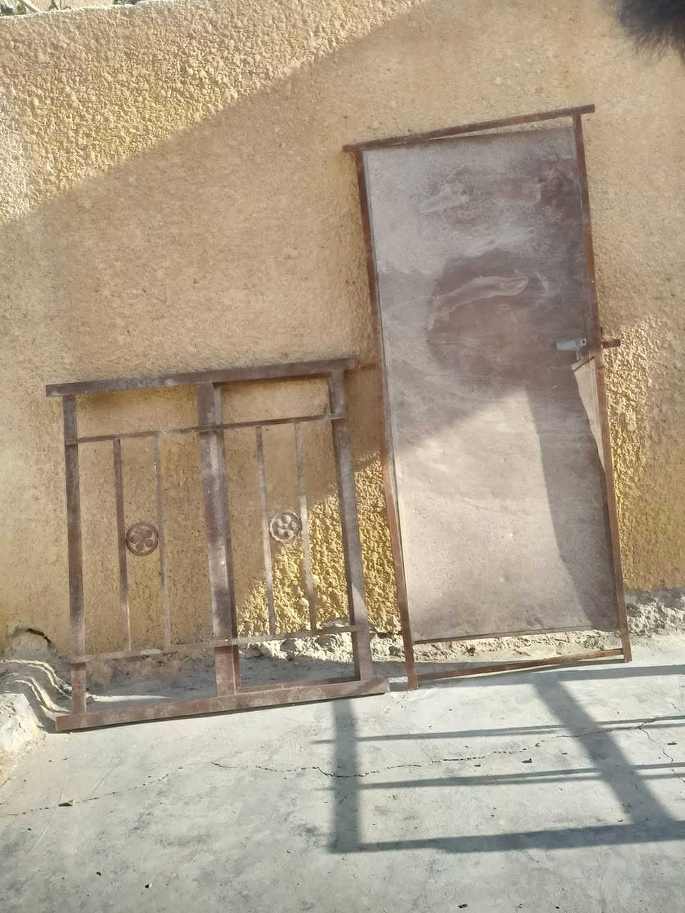 ***********
