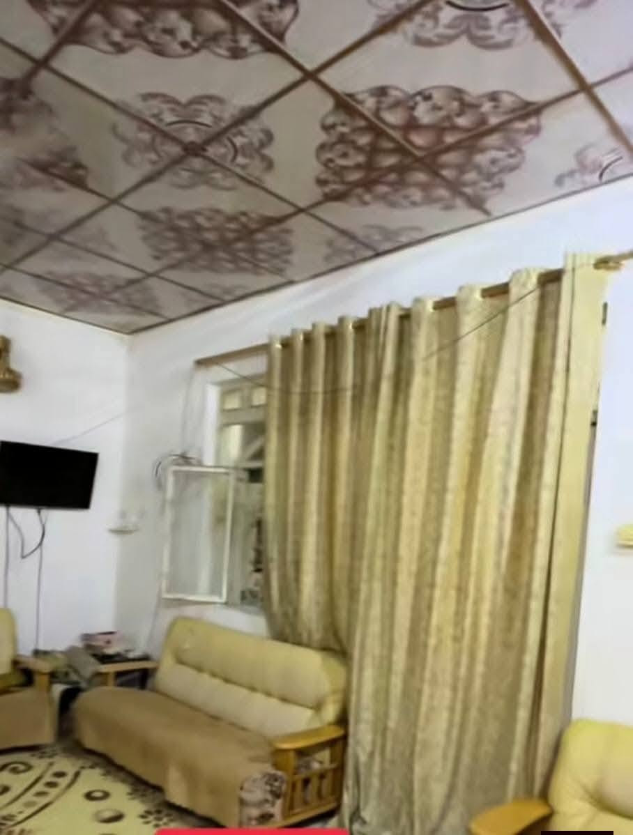 بيت  200 م طابو زراعي سند ٢٥ بي معاملة تطويب موقع ممتاز خلف الاقسام لداخلية لكلية لطب ركن على شارعين بناء طابقين بي ٤ غرف نوم ٢ صالات 3 حمامات واستقبال 8امتار بناء طابوق وصب مسلح وسيراميك و السعر مناسب فقط واجهيه البيت عايزه لبخ العنوان نهايه حايط القسام الداخليه لكليه الطب مقابله البيت واجهيه 10 نزال 20 شارع
 10م السعر 105 بي مجال
 *********** اي استفسار
