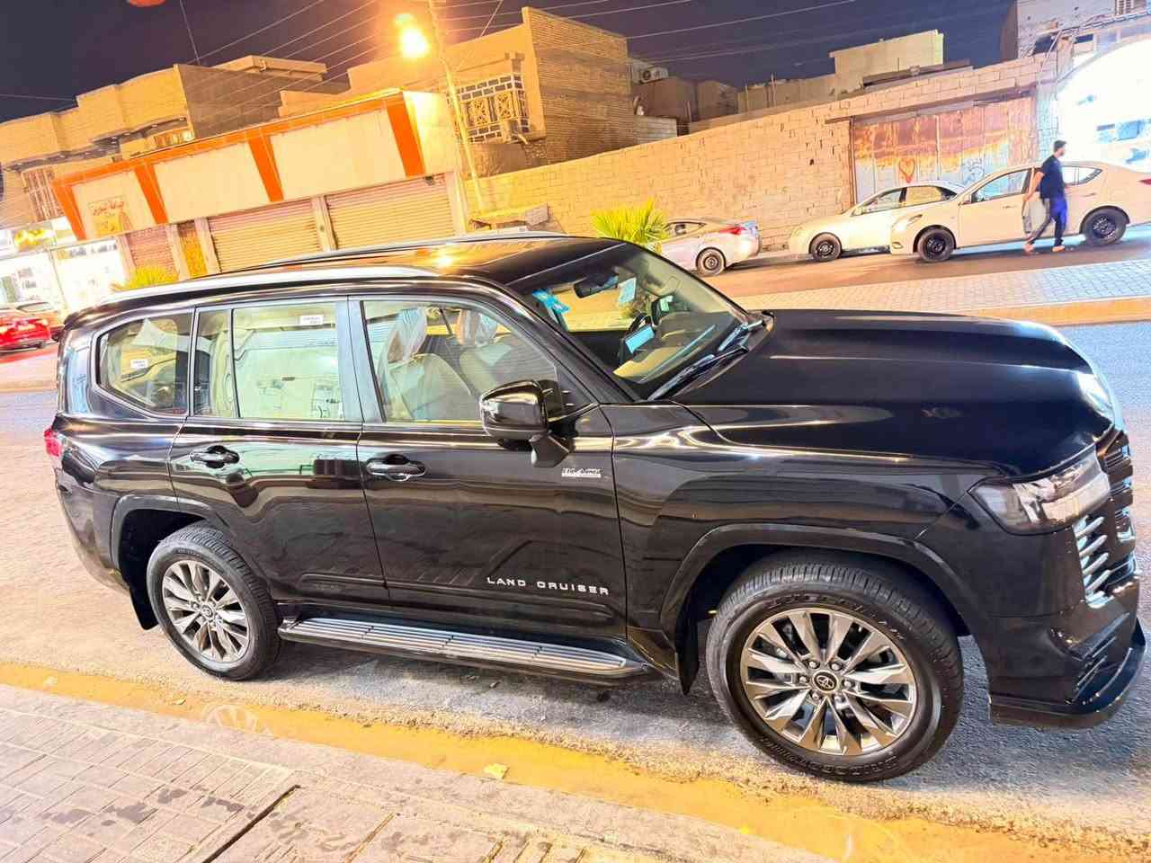 لاندكروز موديل 2024
 ساز اصليه ام الضمان  رقم بغداد نكليزي هزه وسنويه جدد فول مواصفات 1/1
3 شاشات تنفس طبيعي ماشيه 45 الف حقيقي
مغلفه نانو  مكفوله كفاله عامه فقط ملاحظات بسيطه  
تخم تاير جديد حداديه 100%  
السعر 680وبيه مجال حك الجيه 
***********
*********** البصرة, العراق
