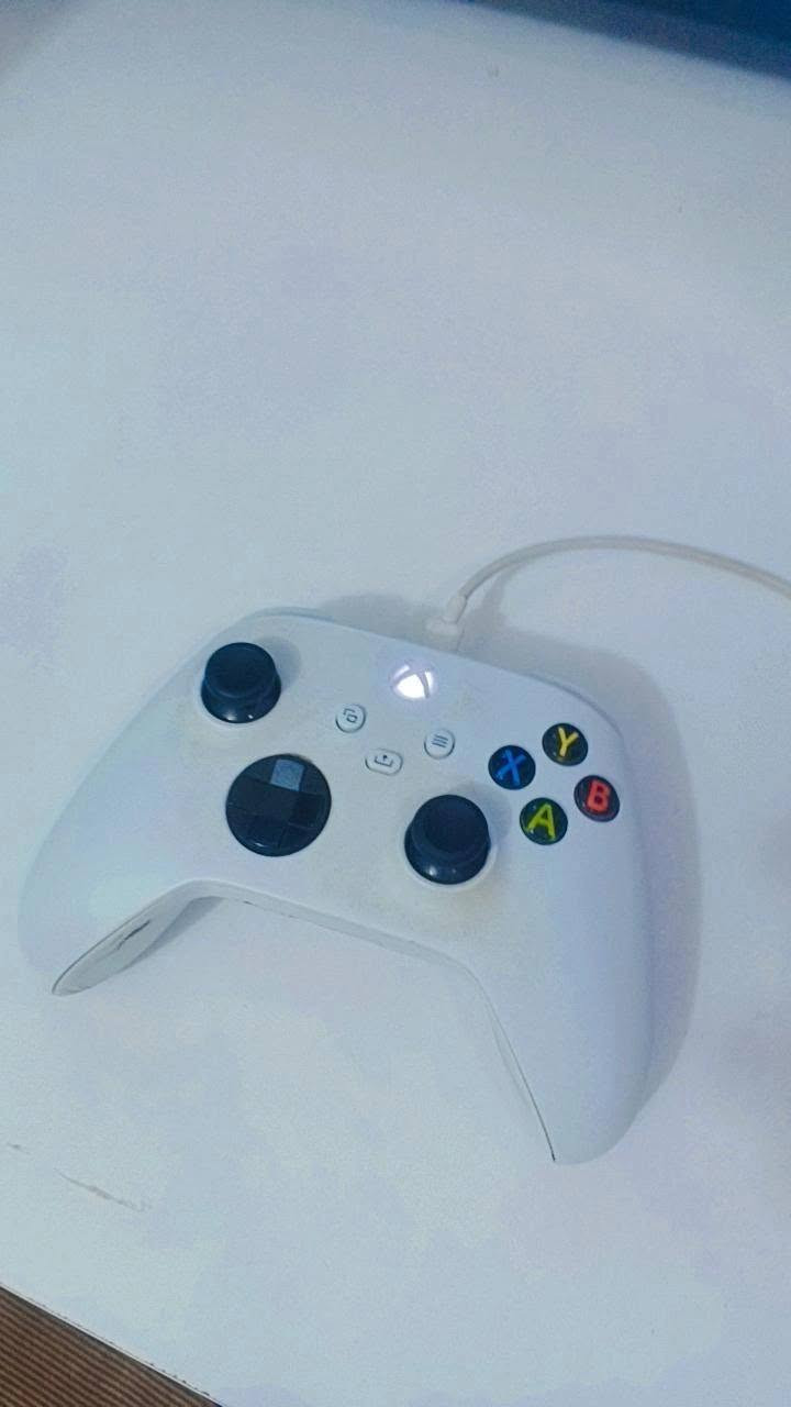Xbox series S / 512 gb 

اصدار 2022 كامل ملحقاته وكارتونه موجوده مابي اي نقص وجاهز للاستخدام 

وياه حساب بي العاب مثل: 
Gta v online 
Cod modern warfare 
Cod modern warfare ll 
Cod modern warfare lll 
Assassin's Creed Valhalla 
Assassin's Creed unity 
Assassin's Creed black flag 
Assassin's Creed syndicate 
Metro Exodus 
Metro 2033 
Metro: last night 
Rainbow six siege 
Watch dogs legion 
السعر 400 

الجهاز نظيف جدا والجوستك كذلك بس الكير بي درفت بسيط فقط 
مكاني بغداد وهذا رقمي موجود واتساب 
***********
واذا يعجبك تفضل خاص وشكراً
