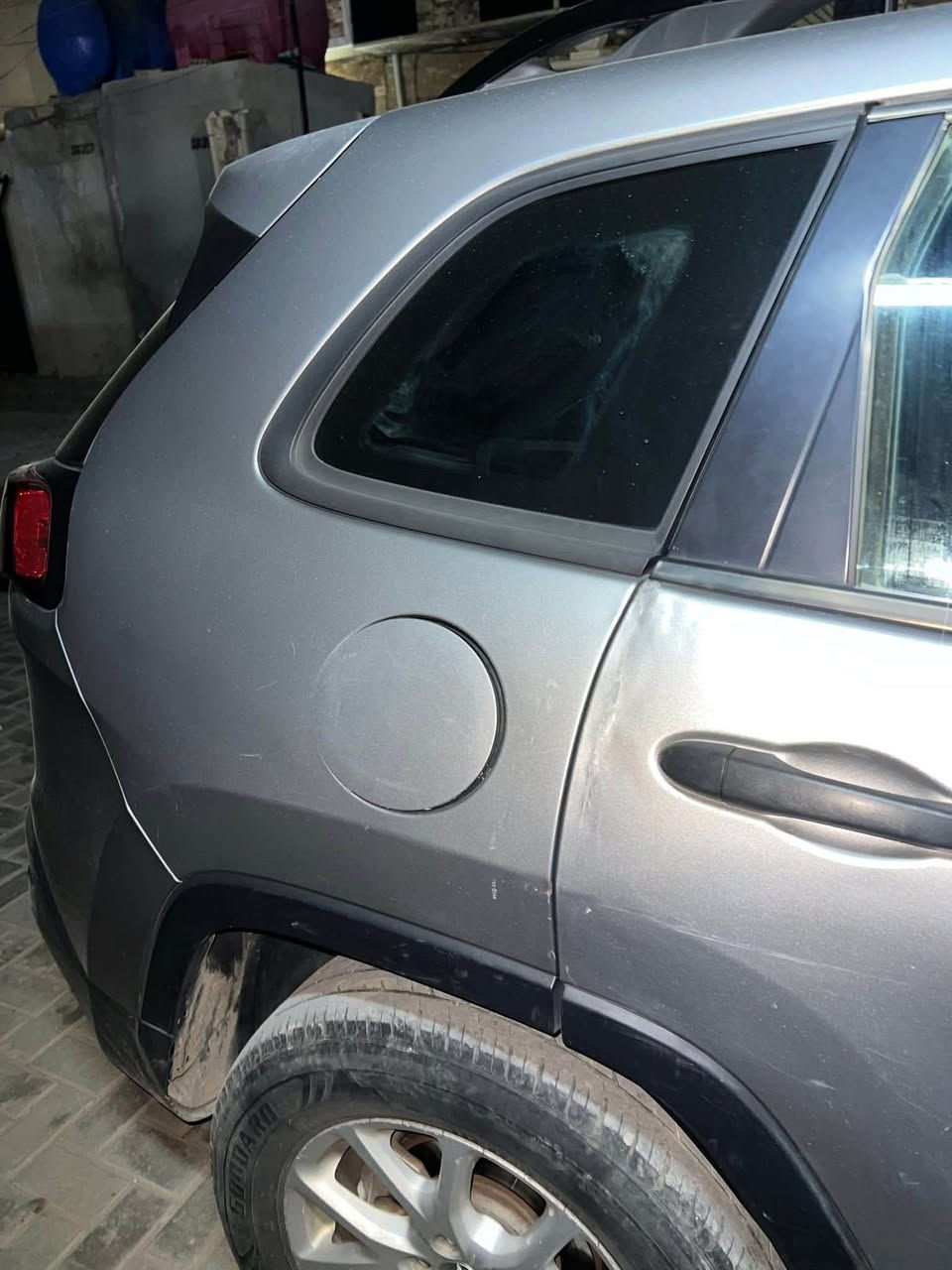 جيب بزون 16 سبورت 
ماشيه 140 
رقم بغداد انكليزي مميز جديد
حادثها موضح بالصور جاملغ امامي مبدل نفس اللون وربع من الباب مال سايق مصلح 
السياره بيها بارد بالباب الخلفي وبيها رصعات مسويهن بارد كلهن
البنيد من جوه بي كسر
محرك جديد بالجيس
كير مكفول
صدر امامي عربانه خلفيه جديد بالجيس وبالضمان كامل مكمله
بنكه وراديترات ومنضومه مي جديده بالضمان بعدهم
تبريد وكمبريسر وغاز اصلي جديد 
تايرات جدد
مازدات اصلي جديد شركة
السياره ربع متصرف عليها جديده بالجيس كلشي بيها مبدل اصلي وكاله بالضمان
باتري بعده ضمان
دوشمه كشنات وستيرن وحصان وقماره كلها جديده مسويهن
السياره كامله مكمله ميحتاجلها ربع دينار
غرامات صفر رقم وسنويه جديده لحد 2032
كلشي بيها مبدل شركة واصلي
بغداد شرطة الخامسه
***********
