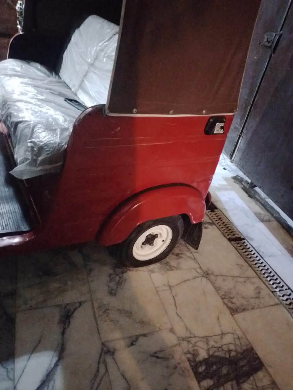 18كفاله بس دوس
العنوان بوب الشام 
السعر 6300وبيها مجال
***********
