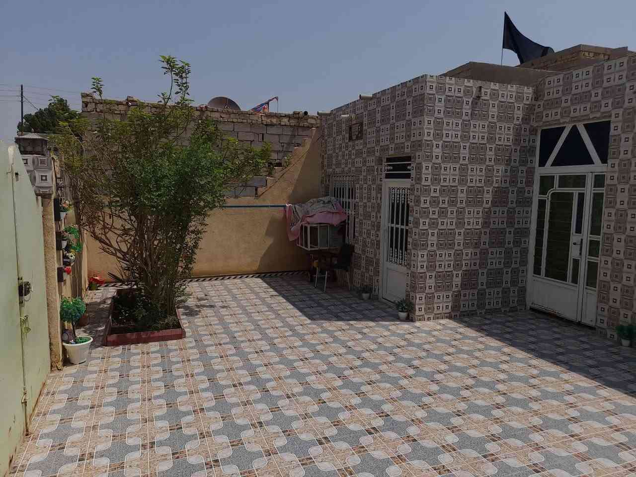 بيت لل بيع مساحته 250 متر طابو زراعي 
وبيه معامله بل بلديه مكانه بل طعيسات بضهر المدارس
يبعد عن الطابو 100 متر
يتكون البيت من ديوانيه وصاله 
وغرفتين ومطبخ ودرج وبيتونه 
بيت بلوك مطعم بطابوك حزامات
كله سيراميك 
وهاذه رقمي تخابر ونتفق ع سعر ونا خادم 
***********
