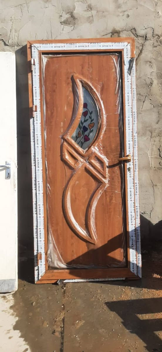 ابواب للبيع اثنينهن ابيعهن وهل الموجود ابواب نظيفات الخشب 2 متر والعرض87 سم واما الثاني تسكام الطول 2 متر و 6سم والعرض 91 سم المكان بغداد مدينة الصدر مقابل كسره وعطش موبايل ***********  السعر المطلوب 120 الف وبي مجال
