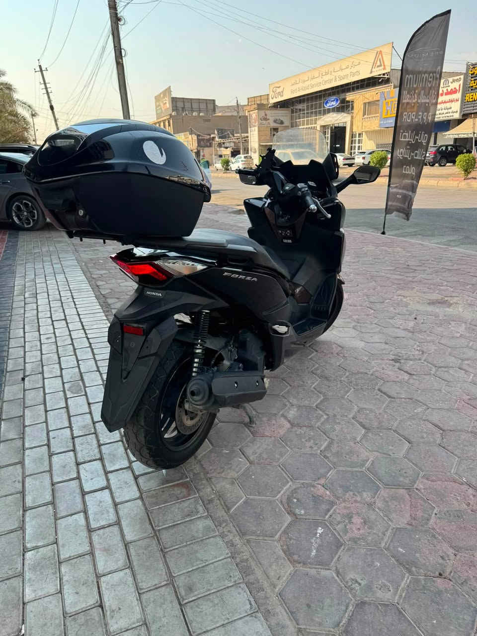 السلام عليكم فورزا 0.13 مديل 2021 الدراجه جديده و نضافتها شوفت عينك دهن كل الف يتبدل بانزين محسن و شرط كفاله من التاير للتاير مواصفات 
تدفئه يدات 
لايت LED و بيها رماش سريع 
تايرات جدد 
تو كلر لونين الدراجه 
و تجي برك ABS 
اشاير ب مري 
الجامه الاماميه تحكم 
موقعها بغداد ورقم *********** 
سعر 20 و بيها مجال حك جيتك
