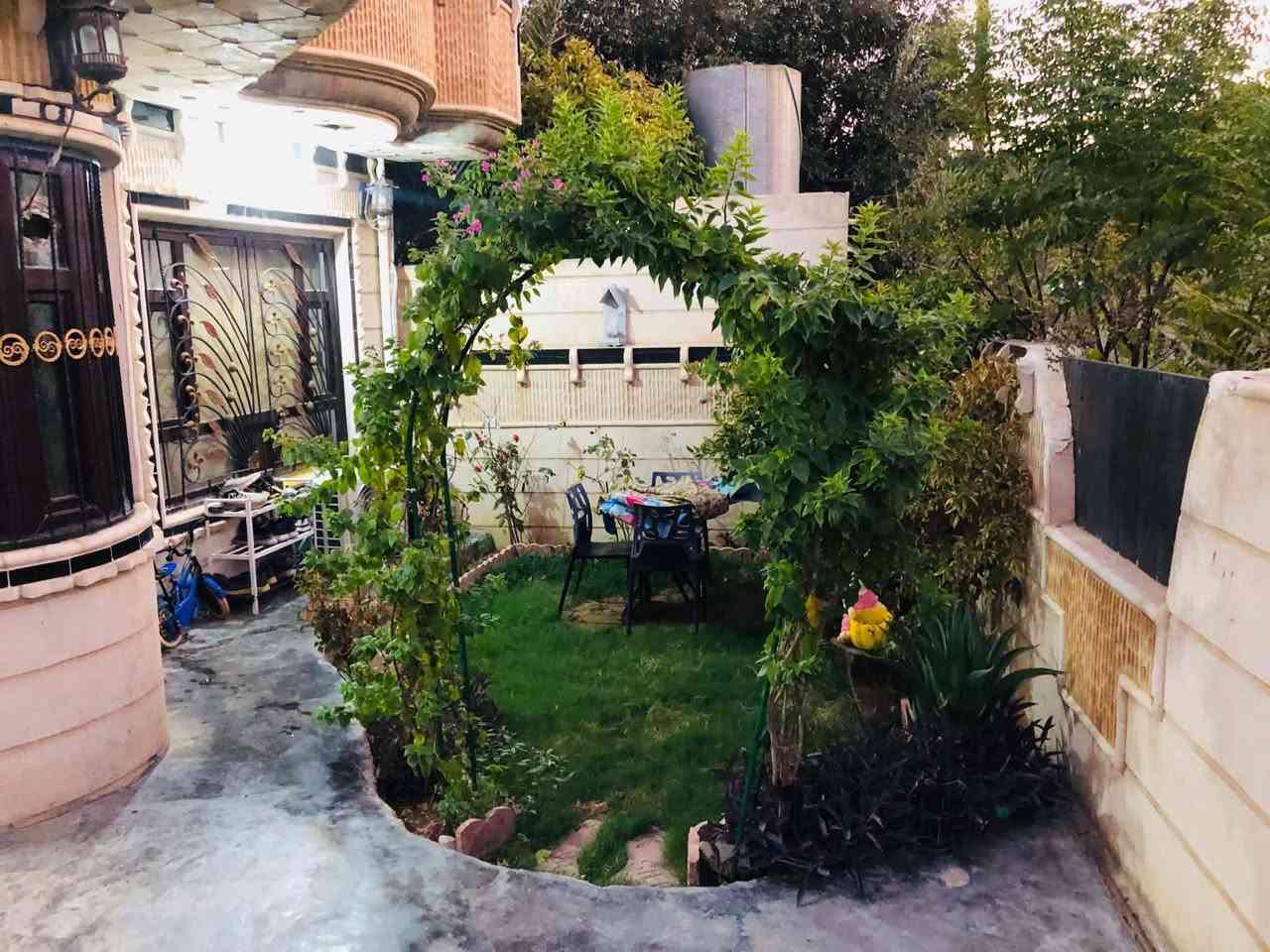 سلام عليكم 
🏡 دار للبيع 
📍 العنوان: بختياري شارع العصائب.
✨ مواصفات الدار: 
*مساحة 200 متر
* استقبال.
* هول.
* مطبخ بارد + حار 
* غرفة نوم.
*غرفه نوم طابق ثاني كبير
* مجمع صحيات.

✅ الأرضية سيراميك بالكامل (ما عدا الحوش).
+سقوف ثانوينه البيت كله جديد
✅ يحتوي على كراج للسيارة+ حديقه جبيرة

📞 للاستفسار السعر والمعاينة: مراسله خاص او اتس اب
       ***********
