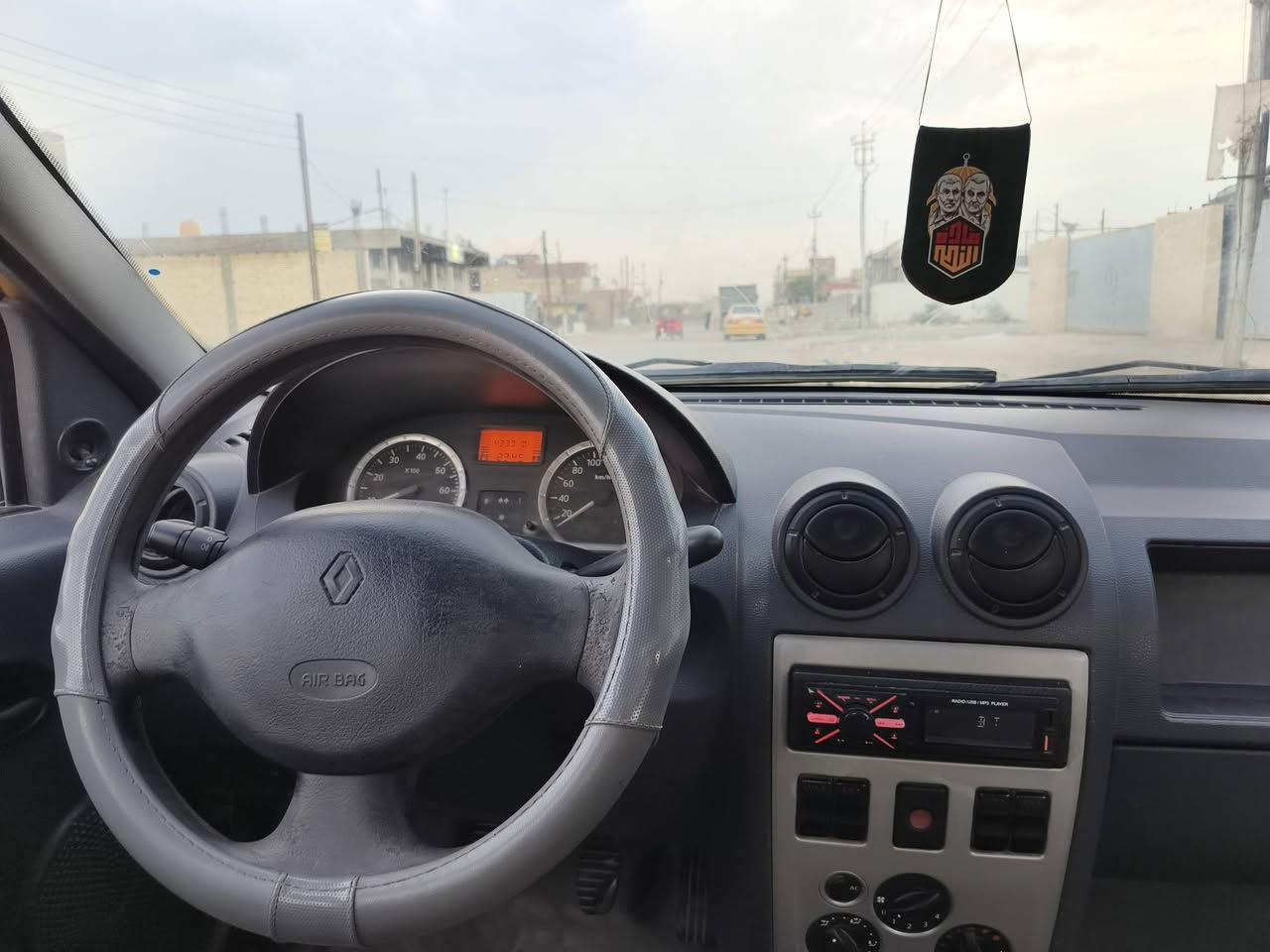 لوجان • ٢٠٠٩ • محرك وگير نظيف