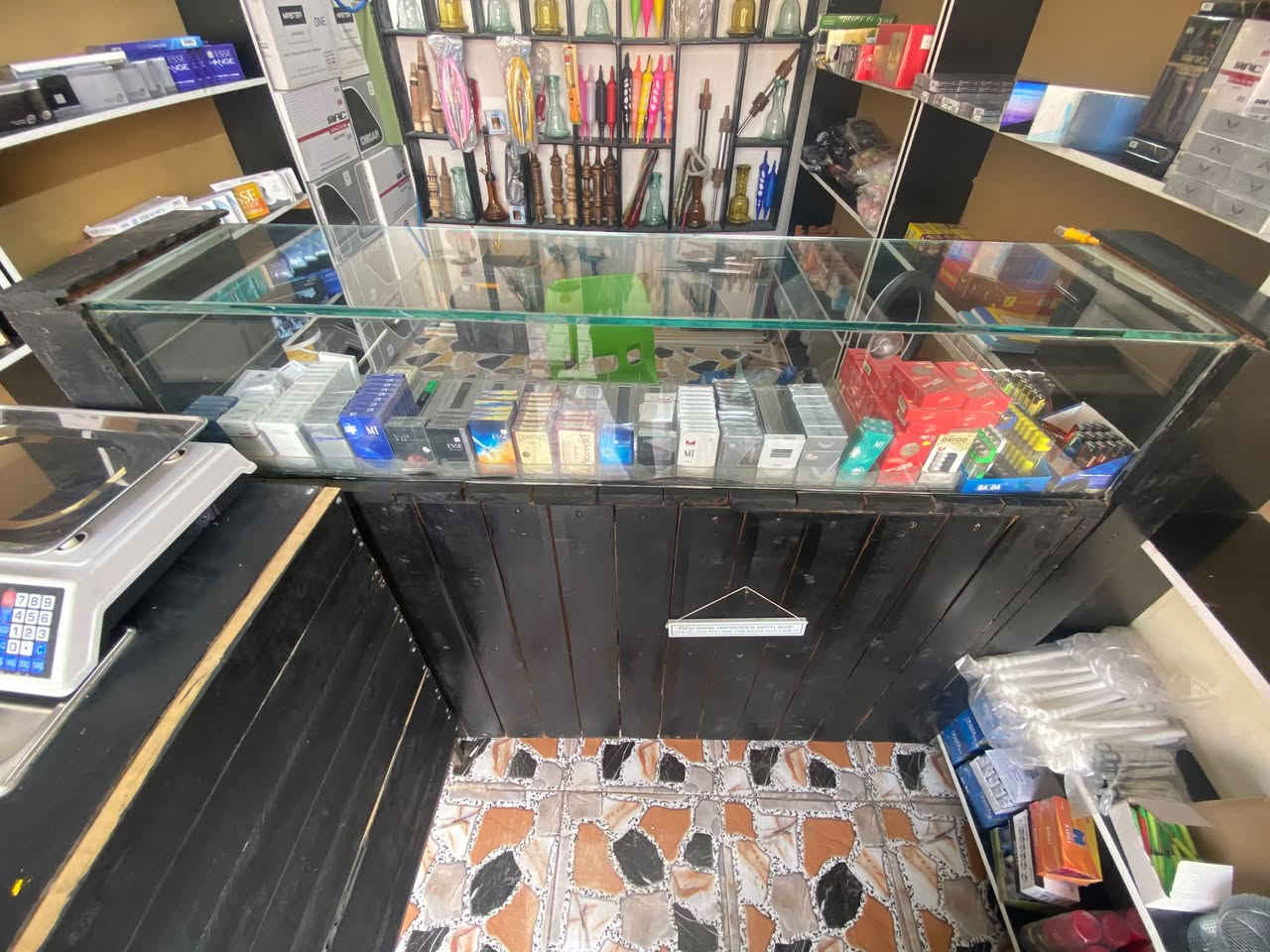 السلام عليكم جمخانه وباب دفتري للبيع 
ارتفاع 2 متر. و 90.  السعر اتصل ومنختلف. مكاني الطارميه نهايه سارع الكهرباء جهه الشهداء. ‭***********‬

باترينه.  طول 150 
عرض 30 
ارتفاع 120.   قيم وأخذ
