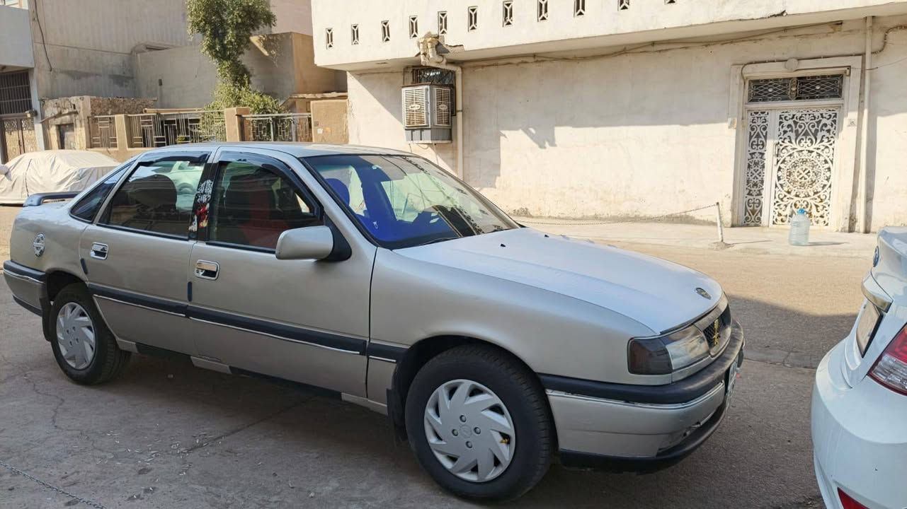 ما اجيبلكم اله الشي الجديد
انطيك طخم جديد
طخم تيرات جديد 
السياره شرط التحويل 
محرك وكير اب شرط
جمات كهرب 
قفل مركزي 
شاشه
السياره انيطك كله شرط من الدعميه لي الدعميه 

اوبل فيكترا حجم 20 كير محرك شارت   مصبوغ جمالي بدون حديثه موديل 1990 تايت جديد سادر جديد سعر 40علي غرامه 9اوراق ينزل من سعره راقم ***********
