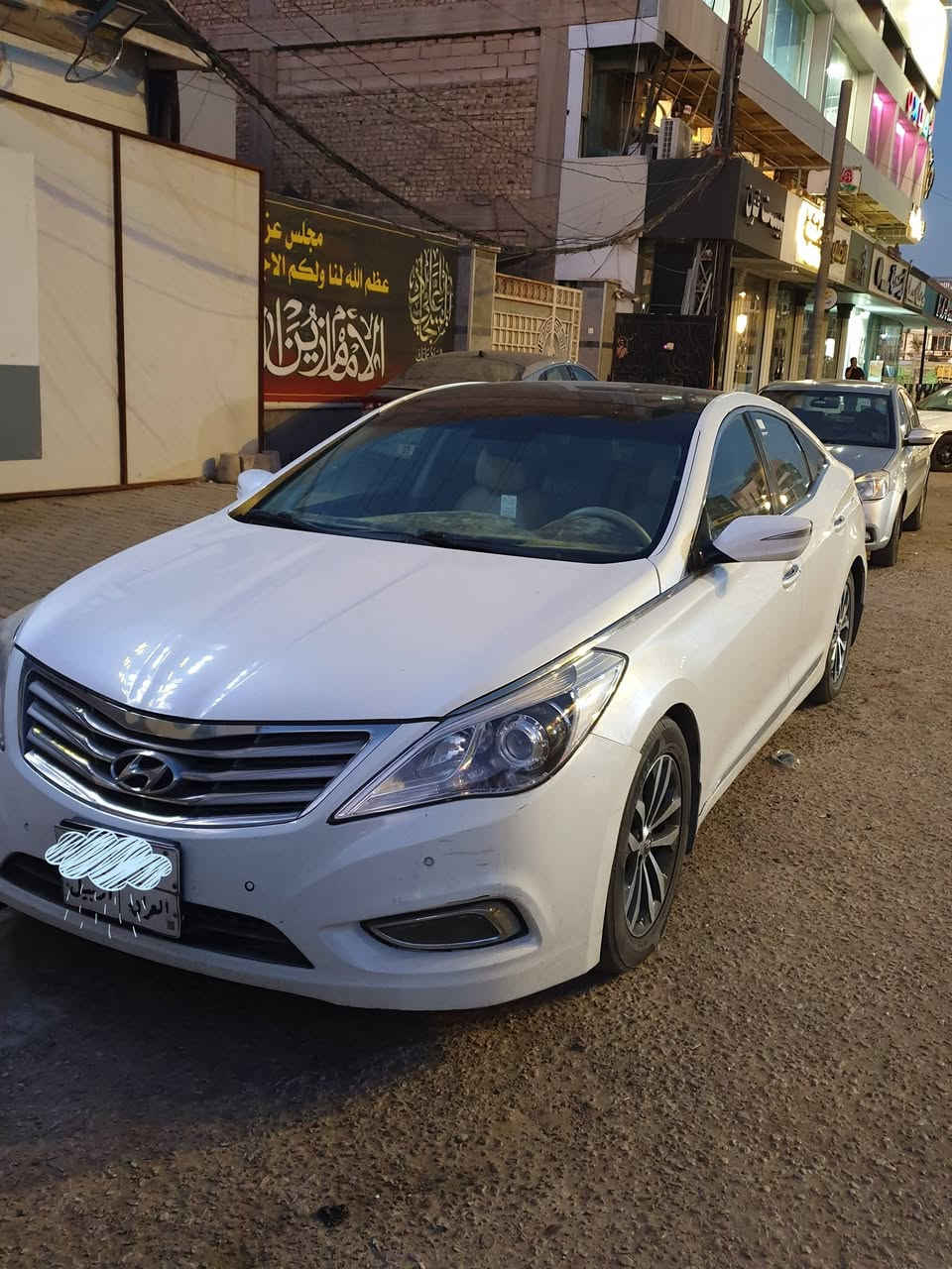 ازيرا 2014 خليجي فول مواصفات بيها قطعة وحدة صبغ مثل ما موضح بالصورة دواخلها كلش نظيفة و نواقصها بسيطة بالحدادية وبالدعامية الامامية كير مكفول والمكينة مفتوحة سنويتها منتهية 
السعر 107 وبيها مجال بسيط للشراي 
المكان النجف
***********
