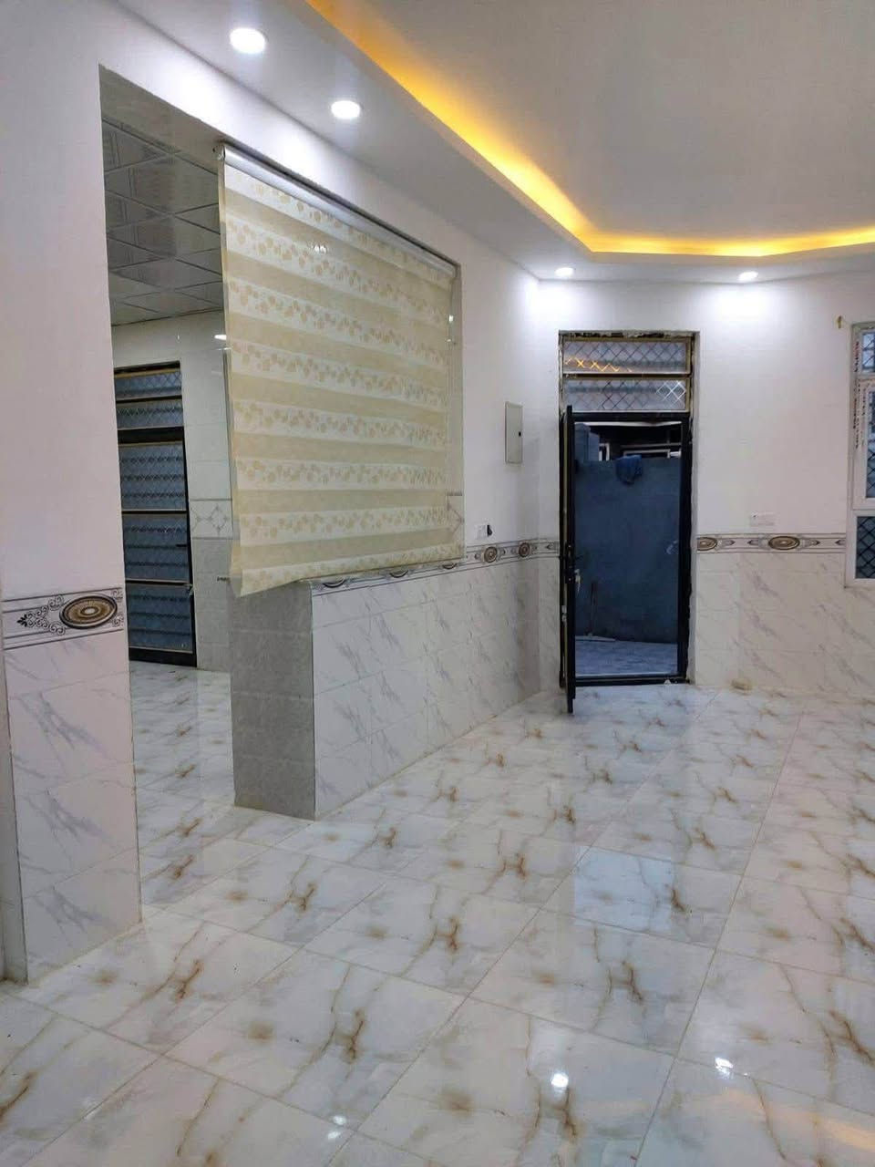 دار سكني للبيع بسعر مناسب
ديوم التصنيع مساحة 150 متر 

واجها 10 نزال 15 بناء زيرو 

طابق ونص متحون من 3 غرف نوم صاله استقبال مطبخ كراج صحيات عدد 3  

السعر 78 وبي مجال 

للاستفسار ***********
