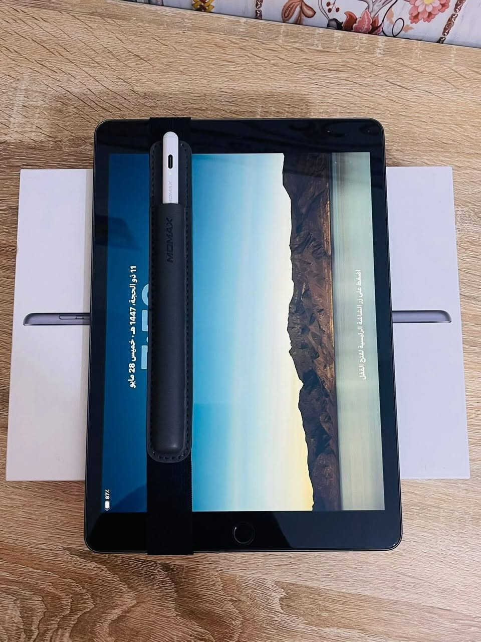 📱 للبيع: iPad (9th Gen) بحالة ممتازة (شلع قلع)
جهاز نظيف جداً ("أخو الجديد") ومستعمل بشكل خفيف للدراسة فقط، غير مفتوح ولا مصلح نهائياً وبكامل ملحقاته وكارتونه.
⚙️ المواصفات الأساسية:
 الموديل: iPad الجيل التاسع (Wi-Fi).
 الذاكرة واللون: 64 جيجابايت - رمادي فلكي (Space Gray).
 المعالج: A13 Bionic (سريع جداً للدراسة والألعاب).
 الشاشة والأمان: شاشة Retina مريحة للعين مع بصمة إصبع (Touch ID) شغالة 100%.
🎁 الملحقات المتكاملة (البيع وجبة واحدة):
1. قلم ذكي احترافي: من شركة MOMAX (شحن USB-C، بطارية تدوم 12 ساعة، مع حافظة جلدية فخمة).
2. الشاحن الأصلي: الكيبل الأصلي مع الرأس الثلاثي (UK).
3. كفر حماية ذكي: لون أسود يحمي الجهاز ويعمل كستاند للدراسة والمشاهدة.
4. لاصق حماية للشاشة: مثبت مسبقاً لحماية الشاشة.
5. العلبة الأصلية: مع كامل ملصقات أبل والكتيبات.
💰 السعر والتوصيل:
 السعر: 325 ألف دينار عراقي (قابل للتفاوض البسيط).
 الموقع: كربلاء المقدسة.
 التوصيل: متوفر خدمة توصيل سريعة لباب البيت لكافة محافظات العراق.
📞 للتواصل والاستفسار:
 للاتصال المباشر: *********** 📱
 للتواصل عبر الواتساب: *********** 💬
