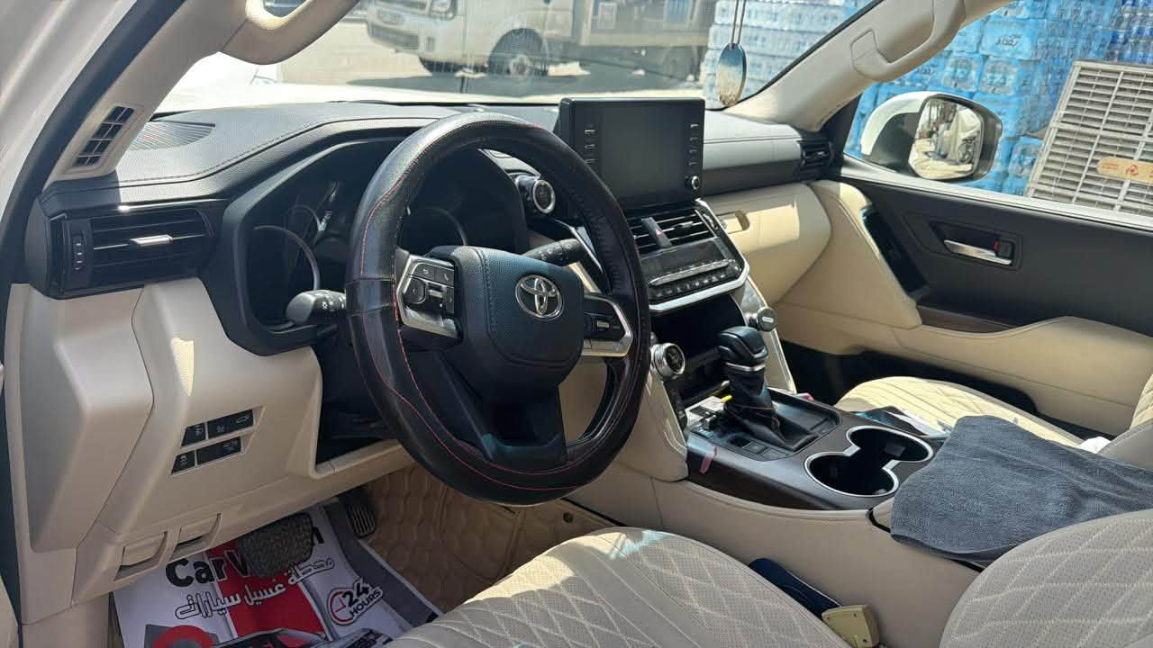 السلام عليكم للبيع  لاندكروز GXR شركه SAS بعدها بالضمان اضافه سنة وصيانه مجانية بعد 55 الف لمتد SASموديل 2024 محرك 4000  ماشيه 51الف رقم بغداد بسمي تحويل مباشر للاستفسار ***********
مكاني بغداد حي الجامعة السعر 685 $
