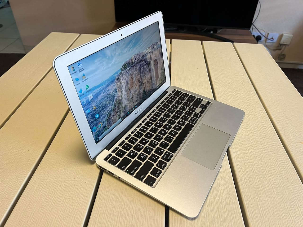 السلام عليكم 

لابتوب  Apple MacBook Air 
بروسيسور intel core i5 الجيل الرابع
رام 4GB
هارد   Toshiba 128GB mSATA SATA SSD
السعر  175  الف دينار
موبايل ***********

نص مكتوب في الصور:
- Settings Home Find a setting System Display Sound Notifications & actions Focus assist Power & sleep Battery Storage Tablet Projecting to this PC Shared experiences Type here to search About Your PC is monitored and protected. See details in Windows Security Installed RAM 4.00 GB DDR3 Processor Intel(R) Core(TM) i5-4250U CPU @ 1.30GHz 1.90 GHz Graphics Card 113 MB Intel(R) HD Graphics 5000 Storage 113 GB 35 GB of 113 GB used DESKTOP-OLJA8HH Rename this PC Device Specifications Copy Device Name DESKTOP-OLJA8HH Processor Intel(R) Core(TM) i5-4250U CPU @ 1.30GHz 1.90 GHz Installed RAM 4.00 GB Graphics Card Intel(R) HD Graphics 5000 (113 MB) Storage 113 GB SSD APPLE SSD SD0128F Device ID 60454E40-7C47-443E-95D2-403A8E5BDDED Related settings Change product key or upgrade your edition of Windows Read the Microsoft Software License Terms BitLocker settings Device Manager Remote desktop System protection Advanced settings Rename this PC (advanced) Get help Give feedback 1:07 AM 9/17/2026 صافی غالباً 29°C ENG