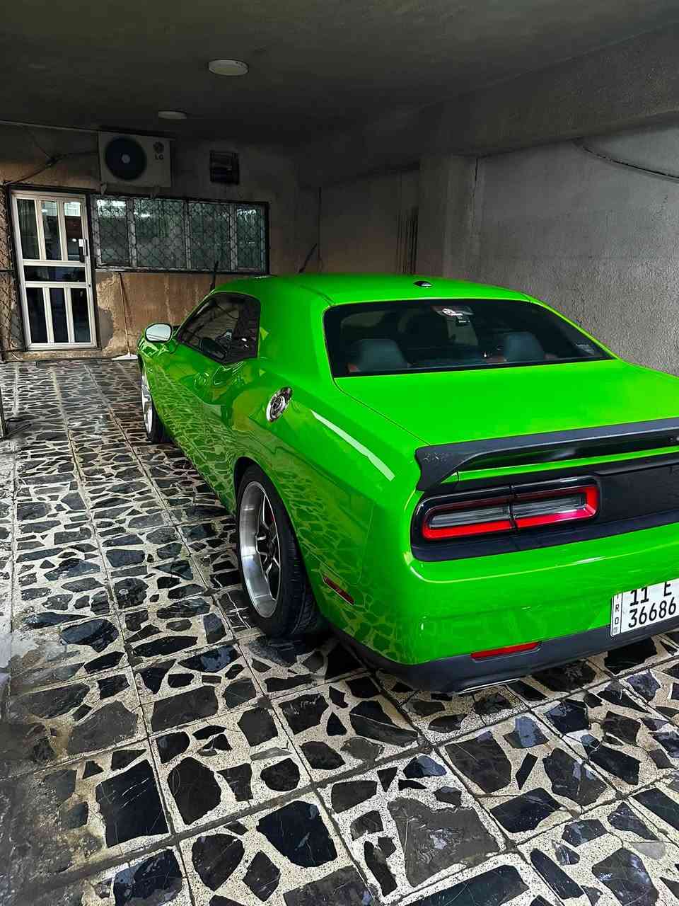 السلام عليكم
دودج جالنجر RT 2017 للبيع 

ماشية ٤٣ الف 

بدون صبغ بدون تبديل بارد فقط

 بنيدها الاصلي موجود طخه مابي مبدلة علمود الشكل 

هدرز srt

بلكات ريسنك

شوته afe gt momentum stage 3

ستريس بار موبار اصلي 

ويل خلفي ويلد قياس عشرين ١٠.٥ انج

متواجد واتساب فقط  *********** 

مكان السياره بغداد العامرية

السعر ١٨٨ السيارة بدون نقص وجاهزه من كلشي
