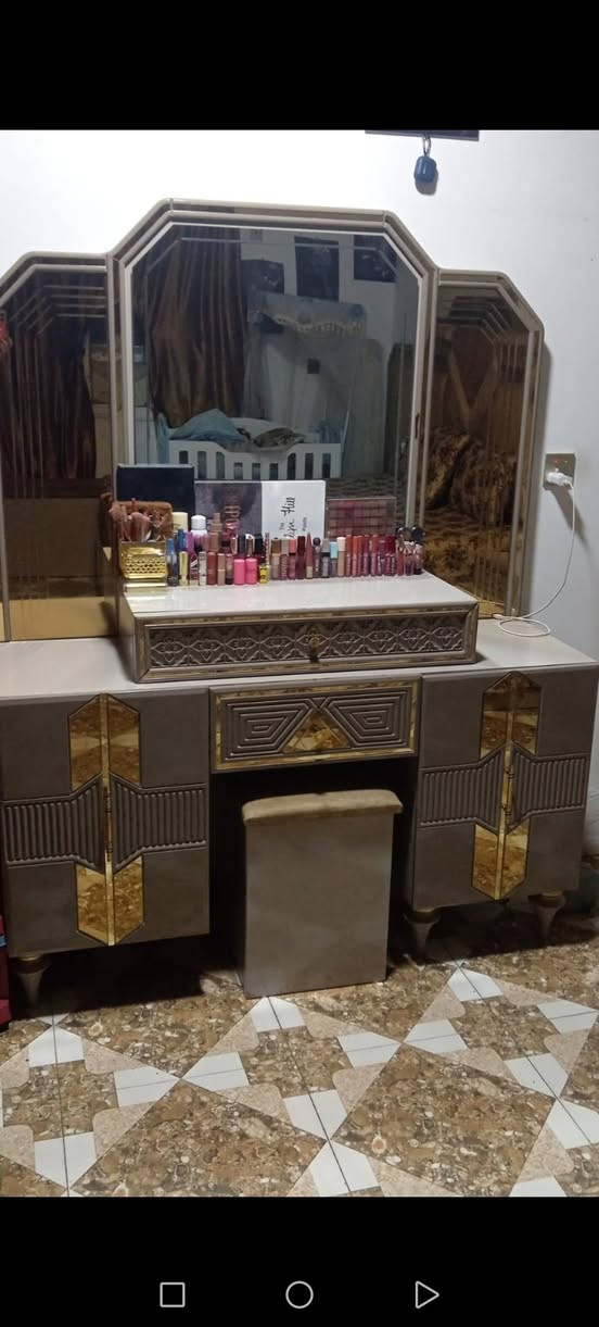 غرفه للبيع سعرها مليون ربع بيهه مجال ***********

نص مكتوب في الصور:
- ام ابراهيم خدمه ١٣ أيار، ١٠:٣٤ م رد
- ام ابراهيم خدمه ١٣ أيار، ١٠:٣٤ م