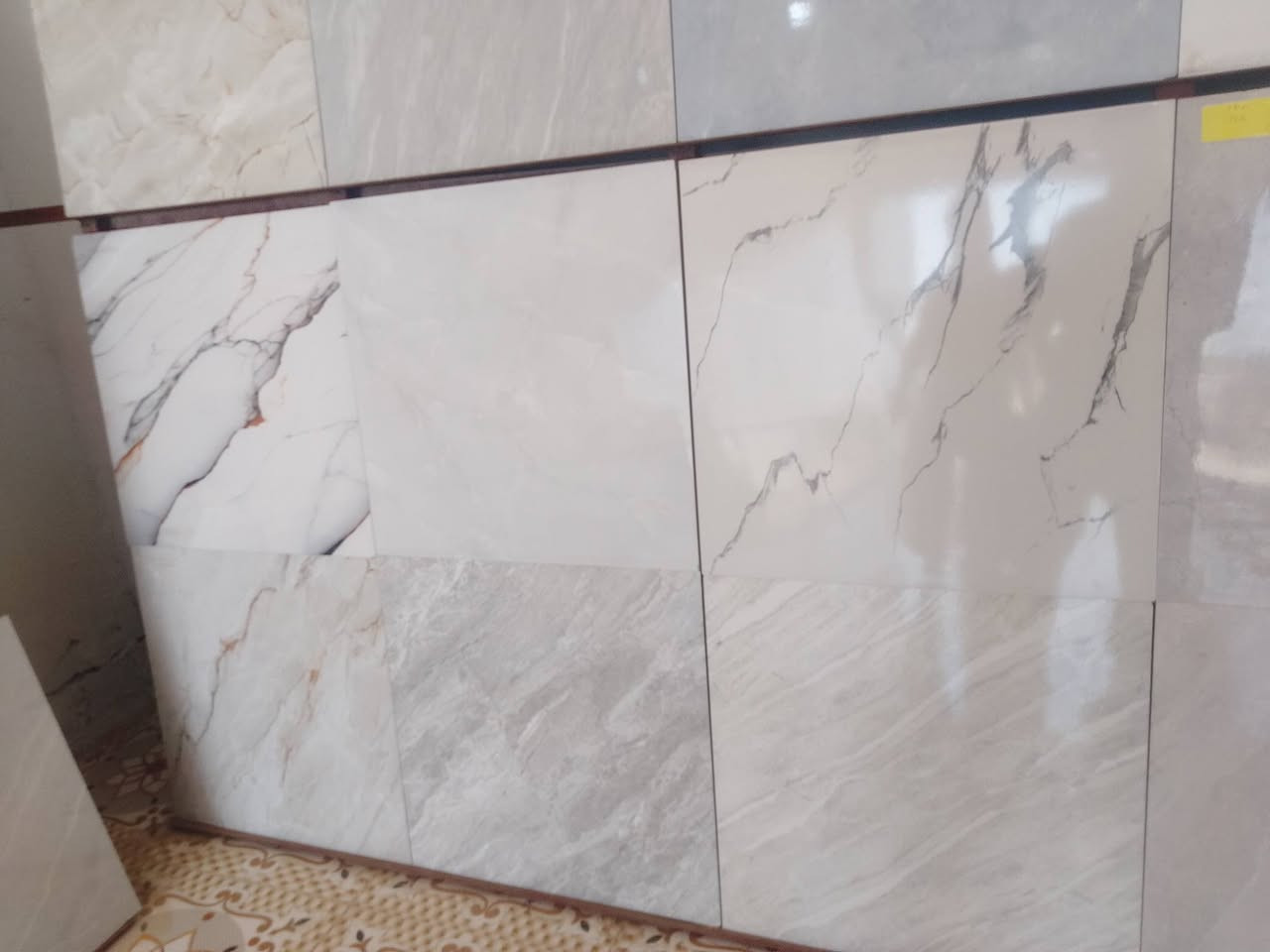 تجدون كل ماهوه جديد في 
  
        معرض الهادي للسيراميك 

بورسلين 60*60شركت صدره 14ملم 
بورسلين 60*60شركت جولان14ملم 
بورسلين 60*60شركت نفيس 14نلم  

 ***********
***********وتساب 

عنوان المعرض خان ضاري
قرب سجن ابو غريب
