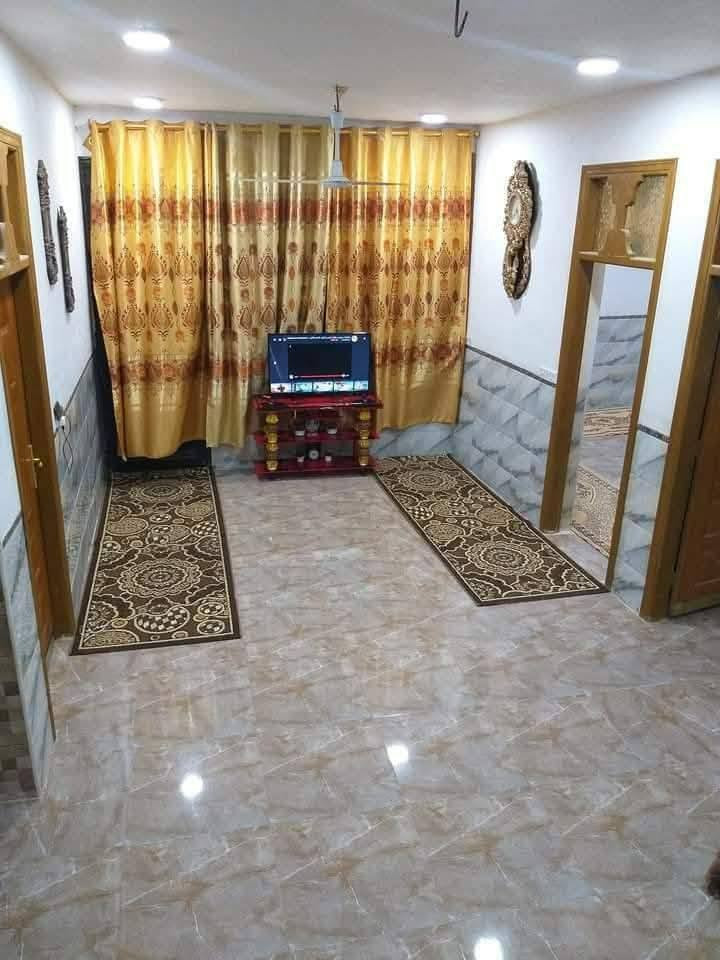 السلام عليكم بيت للبيع المساحه 190 إصلاح  زراعي كافة الخدمات العنوان محيزم الرابعه شارع ٨٠ جهة كربلاء الاستفسار ***********
