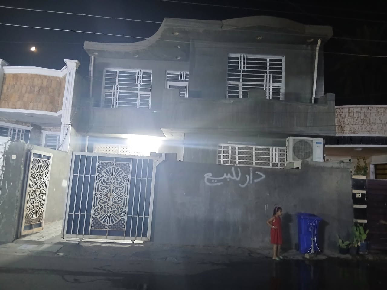 دار طابو زراعي للبيع مساحة ١٨٥متر طابقين
غرف نوم ٤ استقبال صالة جلوس عائلة مطبخ 
عنوان المدائن بستان الجمعية خلف المحكمة 
 للاتصال ***********
