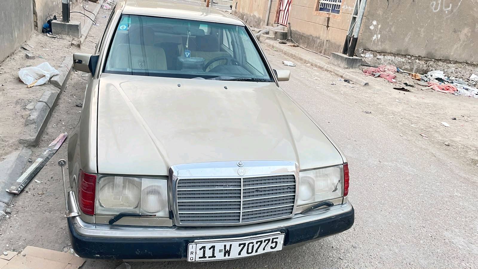 مارسدس دب مديل  89 ضربته فقط الباب الخلفي جهة العبري قواعد وحده سليمه وثانيه طاكه وتاركه ما معمره رقم بغداد انكليزي 
***********
سعر ٥٥ وبيه مجال قليل