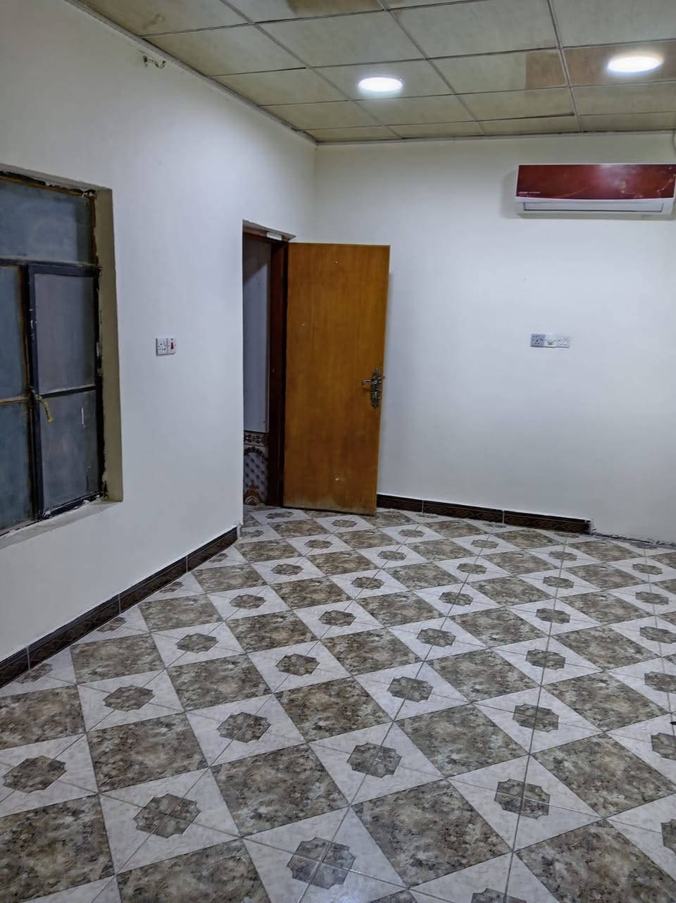🏠 بيت للبيع – أبي الخصيب / عويسيان

📍 الموقع: أبي الخصيب – عويسيان – طريق القصور الرأسية، مقابل حسينية فاطمة الزهراء (عليها السلام).

📐 المساحة: 220 متر
🛏️ 3 غرف نوم
🍳 مطبخ
🚿 حمّامان
🛋️ استقبال + هول
🏗️ سطح كونكريت – كاشي

📜 العقار: وقف سني
💰 السعر: 100 مليون دينار
🤝 بي مجال للشراي والتفاوض

📞 للاستفسار أو تحديد موعد لمعاينة البيت، تواصل خاص.
***********
🔑 موقع مميز ومساحة مناسبة للسكن.
