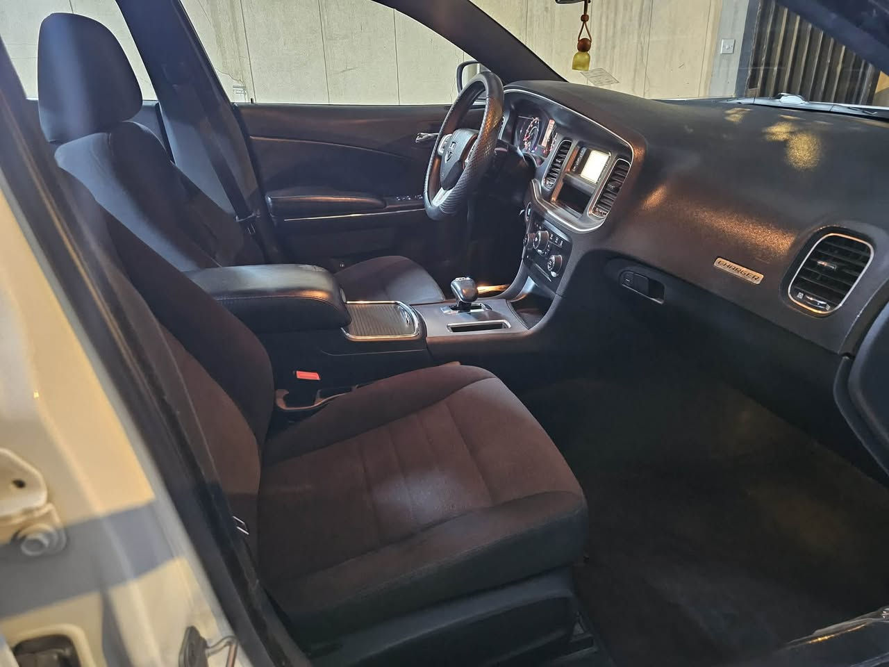 السلامُ عليكم …
للبيع فقط … 
السعر 16,500 دولار  يعني 165 ورقة وبي مجال 
Dodge Charger
موديل 2012       وارد خليجي   اللون ابيض 
                    عداد المسافة 230000 الف كم 
رقم بغداد الجديد بأسمي سنوية 2027 
💎 تحكم كامل 
💎 ويل كب 18 الاصلي 
💎 تبريد + تدفئ فول 
💎 كير طياره 
💎 شاشة صغيرة 
💎 كامره 
💎 بصمة تشغيل 
💎 تشغيل عن بعد 
💎 كشاف ثلجي 
💎 محرك 6 سلندر 3600 
السياره نظيفة وجديده وجاهزة وعليه ادامه كامله  
ضرر فقط قبق الجنطة مبدل اثر دحجه وتكحيل بالجاملغ الامامي جهة السايق فد شي بسيط كلش مقدار شبر صور السونار موجوده بالمنشور / غرفة داخل السيارة نظيفة 
موجوده بالحلة         للأستفسار اكثر الاتصال *********** ( واتساب )
