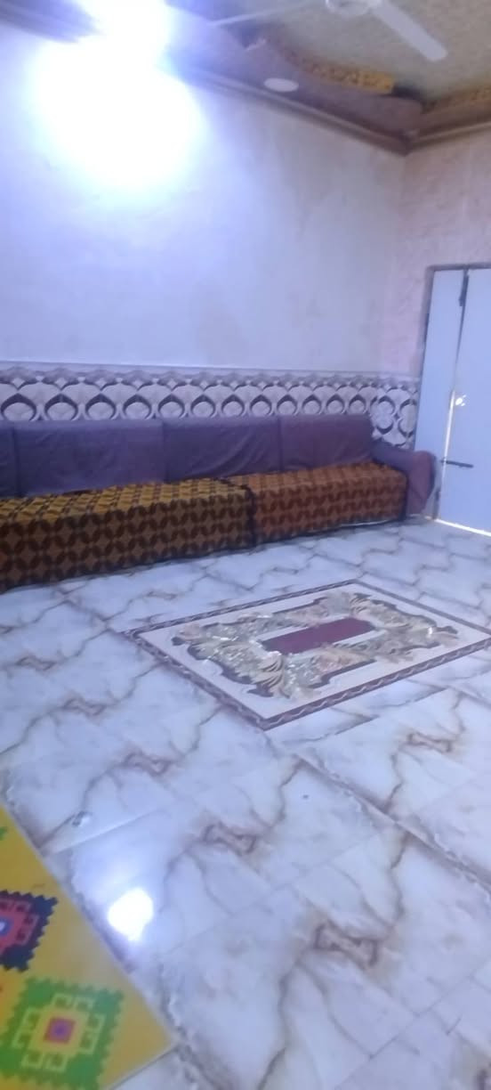 السلام عليكم بيت تجاوز حي الباقر الاول قرب مدرسه كاظمه وقريب على محطة الغاز ابو عقيل يتكون البيت من غرفتين 5/4 وصاله 5/6 وديوان 4/4 ومطبخ 3/4وحمام داخلي  وصحيات خارجيه  كله صب كونكريت سيراميك وكهرباء شغل درجه اولى تجي وشوف بعينك  مساحة البيت لكلي 200متر
***********
*********** وات ساب
السلام عليكم بيت تجاوز حي الباقر الاول قرب مدرسه كاظمه وقريب على محطة الغاز ابو عقيل يتكون البيت من غرفتين 5/4 وصاله 5/6 وديوان 4/4 ومطبخ 3/4وحمام داخلي  وصحيات خارجيه  كله صب كونكريت سيراميك وكهرباء شغل درجه اولى تجي وشوف بعينك  مساحة البيت لكلي 200متر

