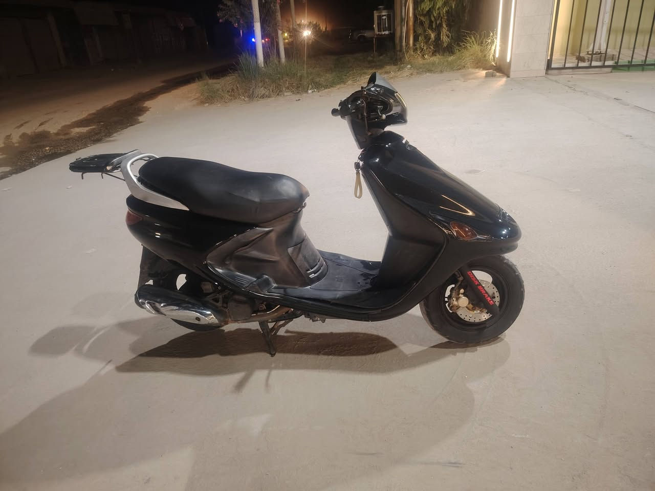 دراجه فراشه فحل دسك محرك مامفتوح   كل نقص مابيه تاخذه عل فحص سعر 600 بيه مجال لشراي  رقمي ***********

