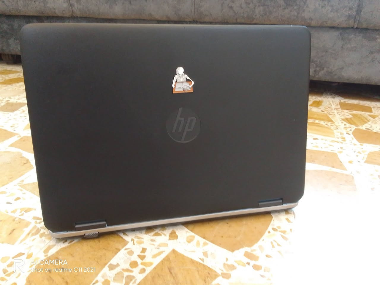 عندي لابتوب للبيع نوع hp كوراي 5 جيل 6
الشراي يخابر على هذا الرقم ***********
الرقم بي واتساب العنوان موصل حي الصديق 
السعر 170 وبي مجال 
هارد 256 ssD

رام،84B 

كارت داخلي 
C,p,U Gri5a6
حجم اللابتوب 14

نص مكتوب في الصور:
- AI CAMERA Shot on realme C11 2021
- R AI CAMERA Shot on realme C11 2021
- AI CAMERAShot on realme C11 2021