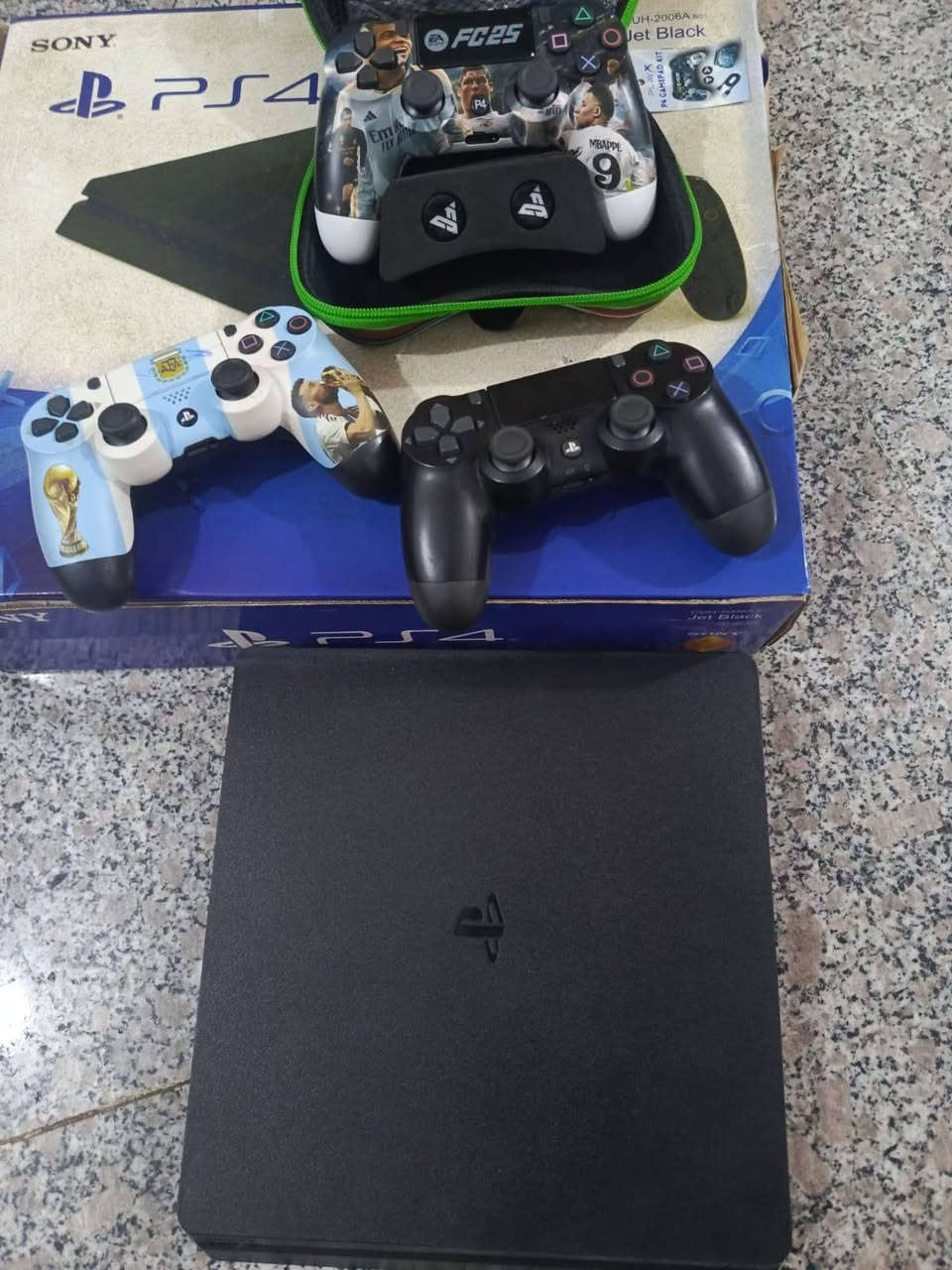 بلي فور للبيع بسعر مناسب مع 3 جوستك اصلي للتواصل
***********
***********
