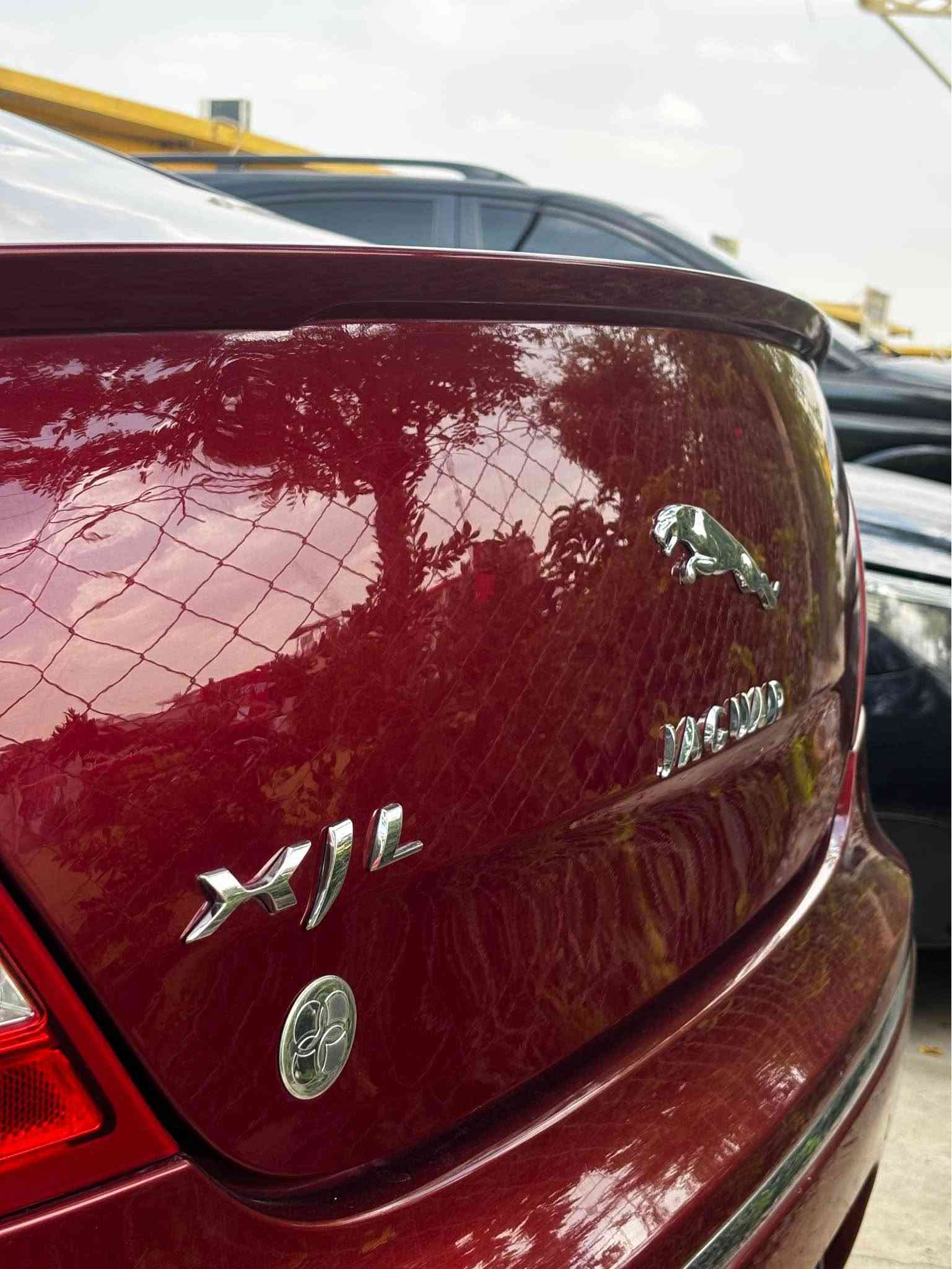جاكوار Xjl حجم لارج  للبيع او مراوسة 
بها قطعتين بس بغ 
موديل ٢٠١٤ 
مواصفات 
بانوراما 
شاشة دجتال 
 تبريد مركزي 
كشنات تبريد و هيتر 
بردة  بيلادي 
سماعات  ميردان  
صندوق شفت 
كير و محرك  نضيف 
 سيارة  ما بها مصرف 
رقم و سنوية  جديد 
سعر ١٢٨ 
و عليها ٤ ورقة  غرامة  راح  ينقص من سعر 
مكان سيارة دهوك 
*********** دهوك, العراق

