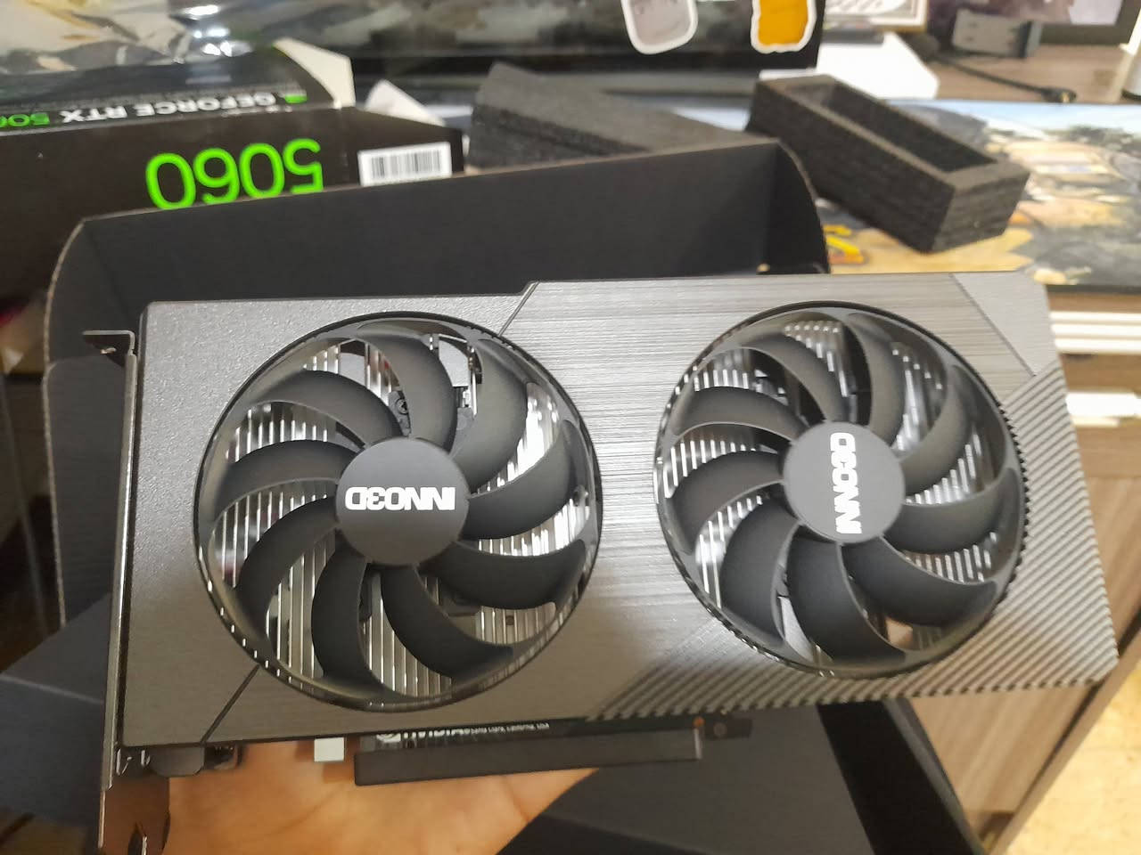 السلام عليكم كرت شاشه RTX 5060 العادي مستعمل اخو الجديد صاله عندي تقريبا 9 أشهر واستخدامه يعتبر قليل ومامحمل عليه ضغط ابدا الكرت شاشه سبب البيع انو رايد اغير كرت الشاشه واجيب 5070 ti والكرت العندي حاله نظيفة الكارتونه وملحقاتها كلها موجودة السعر راح ايكون 600 الف دينار عراقي للتواصل خاص او على رقم الموجود *********** وشكرا والكرت بي مجال للمعلومية
