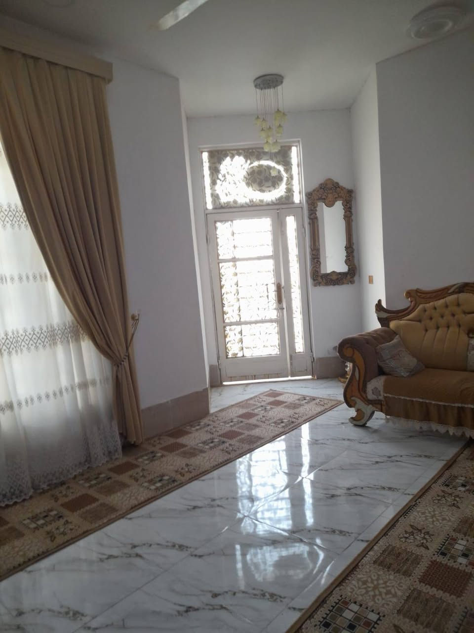 قرب السيطرت • ٢٥٠م • بيت ارضي