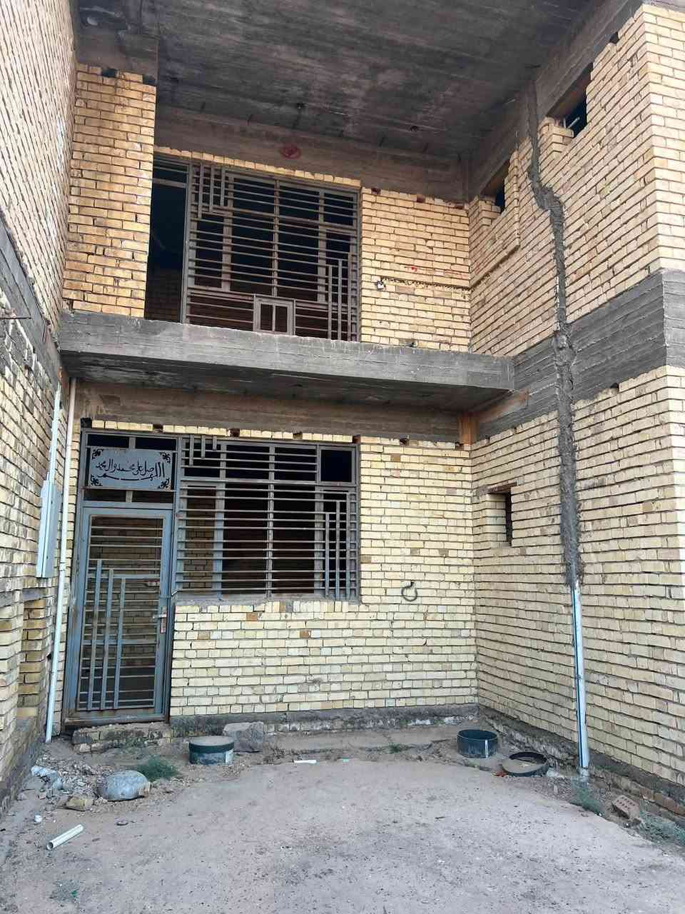 هيكل 300م طابو صرف
واجهه 12م بناء طابوق صب درجة اولى
يحتوي في الطابق الاول استقبال وصالة وغرف نوم عدد 2 ومطبخ حار وبارد وصحيات .
و4 غرف نوم في الطابق الثاني 2 نظام سويتات وصالة ومخزن وصحيات وكما موضح في الصور
في كربلاء الحسينية حي الزهراء بالقرب من شارع السبيس مسافة 50 م عن شارع المدارس
للاستفسار اكثر الاتصال على الرقم
***********
***********
