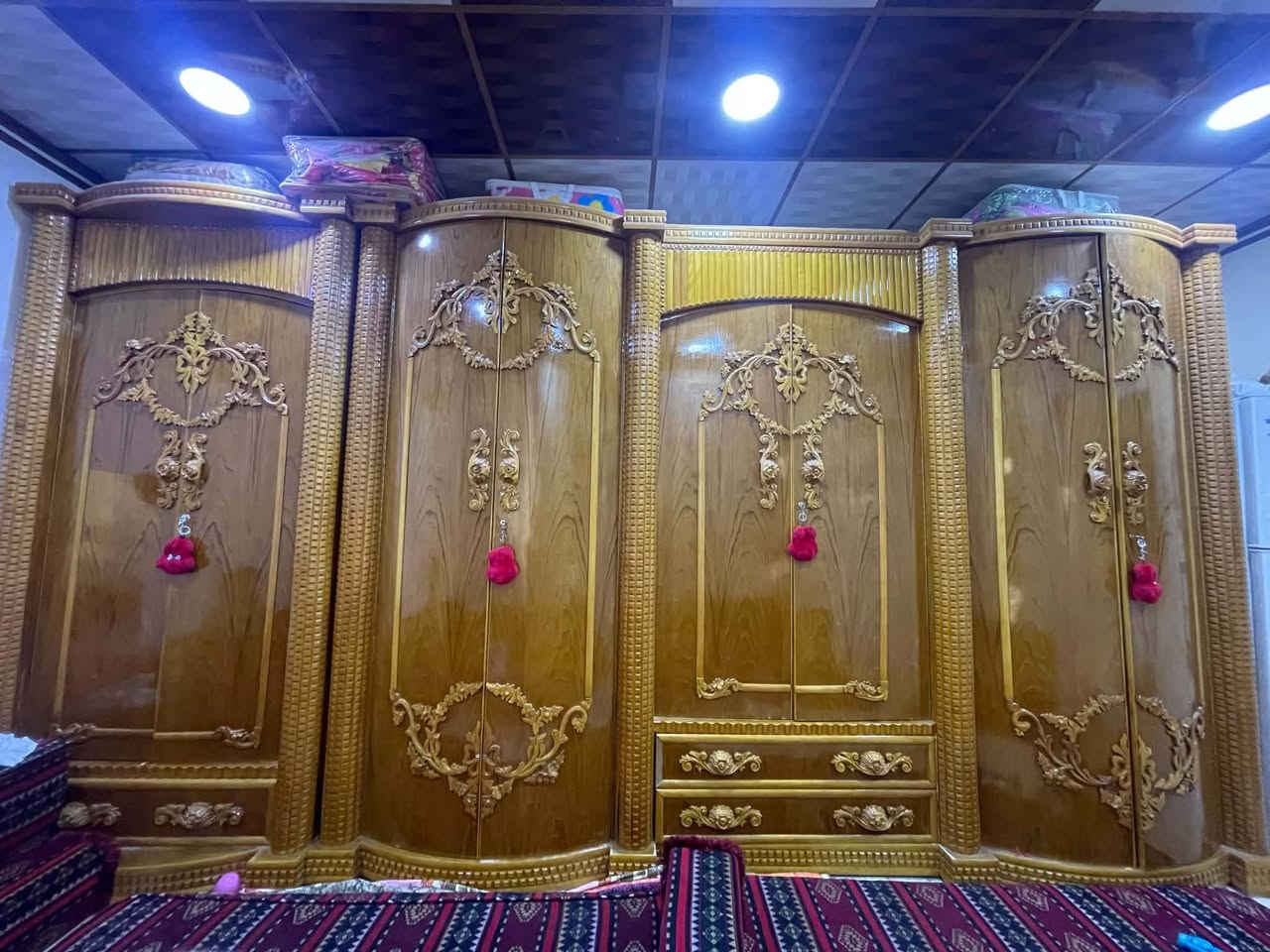 السلام عليكم
غرفه للبيع موديل برج شغل توصايا ثقيله وضخمه
مستخدمه شي قليل  الغرفه جديده واحلى من الصور
سعر مليون وربع وبيها مجال ال يريد يتصل على هذا الرقم ***********
