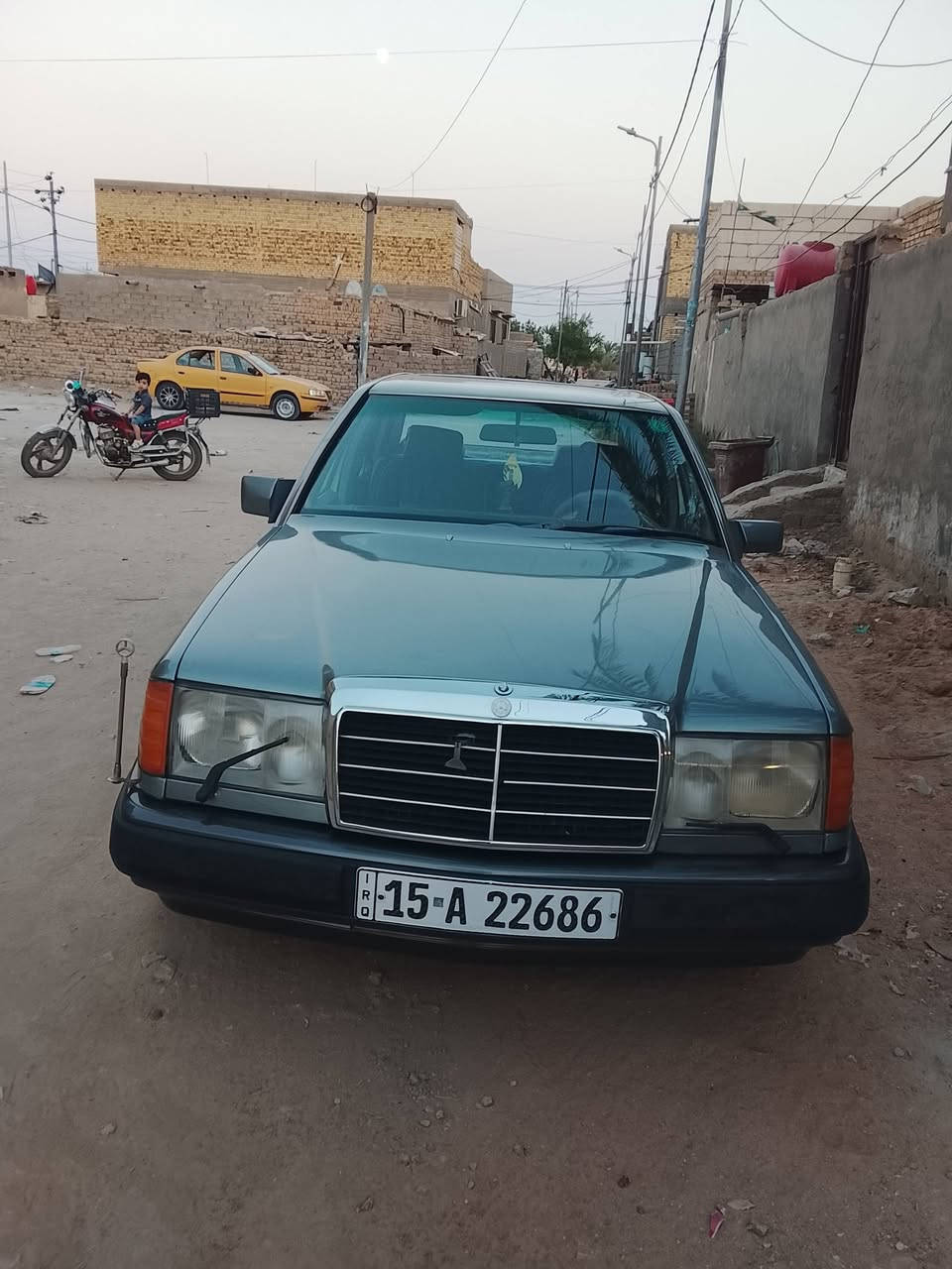 مارسدس ٨٨رقم انبار انكليزي 
سنويه هزه جديده باسمي السياره 
محرك كير حداديه كهربائيات جدد 
تبريد ويا السويج 
سياره جاهزه على اخر حبه 
مكان السياره ال بدير الديوانية 
تحكم كشنات 
سنتر لوك 
لايت زنون  
كلشي جاهز بيها 
السعر المطلوب ٦٠ ورقه وبيها مجال شراي اتصل ودلل 
***********

نص مكتوب في الصور:
- HONOR X9c
