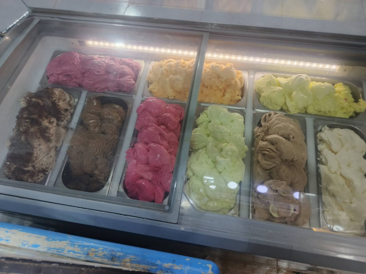السلام عليكم غراض مرطبات نتاجيه DS  مكاين ازبري نوع HOSK  عارضه موطه نوع UQER مستخدمات قليل لبيع وبسعر مناسب الاستفسار خاص او الاتصال *********** العنوان ذي قار مركز
