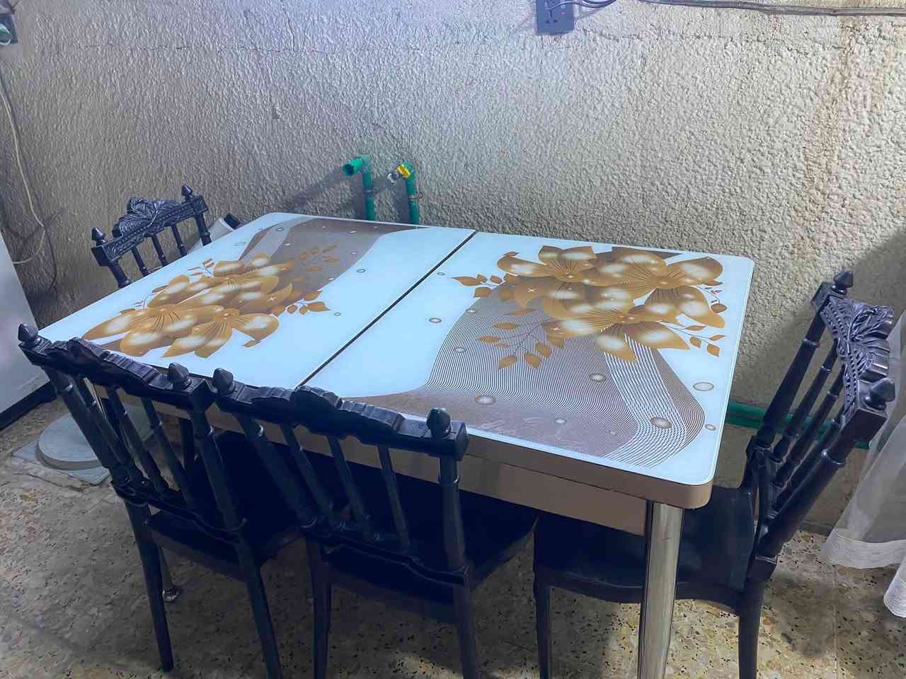 السلام عليكم من رخصت الادمن 
ميز طعام سلايت  يتكبر مع 4كراسي 65 وبي مجال مكان بغداد حي اور اي استفسار على رقم الهاتف وخاص متواجد ***********
