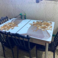 من رخصت الادمن  ميز طعام سلايت  يتكبر مع 4كراسي 65 وبي مجال مكان بغداد...