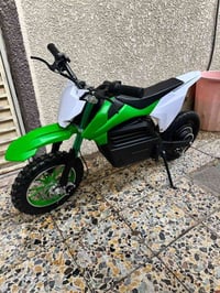 شحن • قفاز • ٣ بطاريات