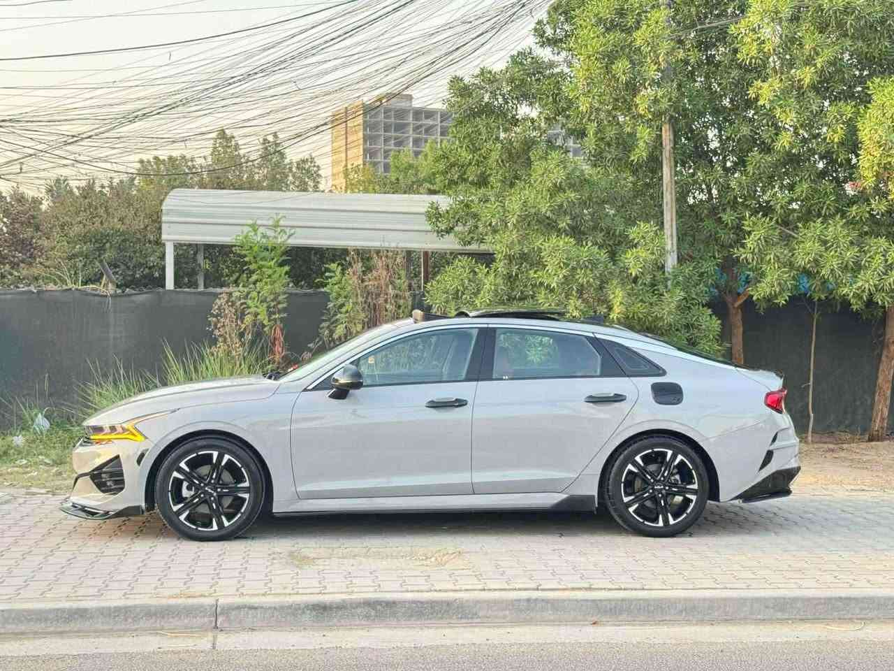 السلام عليكم
السياره للبيع او مراوس حسب القناعه 
 
Kia k5 2023 1600T Gt Line 

حآدث السياره جاملغ خلفي مصلح ومصبوغ والصندوك كذلك 

بدون حوض نهائيا + باب السايق + خلف السايق اجه بيهن كلير من امريكا فقط بدون تصليح بدون حادث بدون تبديل ولا فتح 

بدون ايرباك كلهن سليمات  

ماشيـه حاليا 39 ميل يعني 61 الف كيلو وقابل للزياده

كلشي بيهه على وضع الشركه وبلادي اي شي ممفتوح جديده بعدهه 

المواصفات : تشغيل عن بعد - شاشه كامره - تدفئه كشنات _ داخل احمر  _ بجم لد برتقالي بلادي وباقي الاشياء معروفه 

مكان السياره بغداد حي العدل 

رقم تلفون *********** 

متواجد واتس وسيمكارت 

سعر السياره 180 ورقه وبيهه مجال بسيط 

السعر اذا ميعجبك اعبر المنشور واني ممنون ☘️
